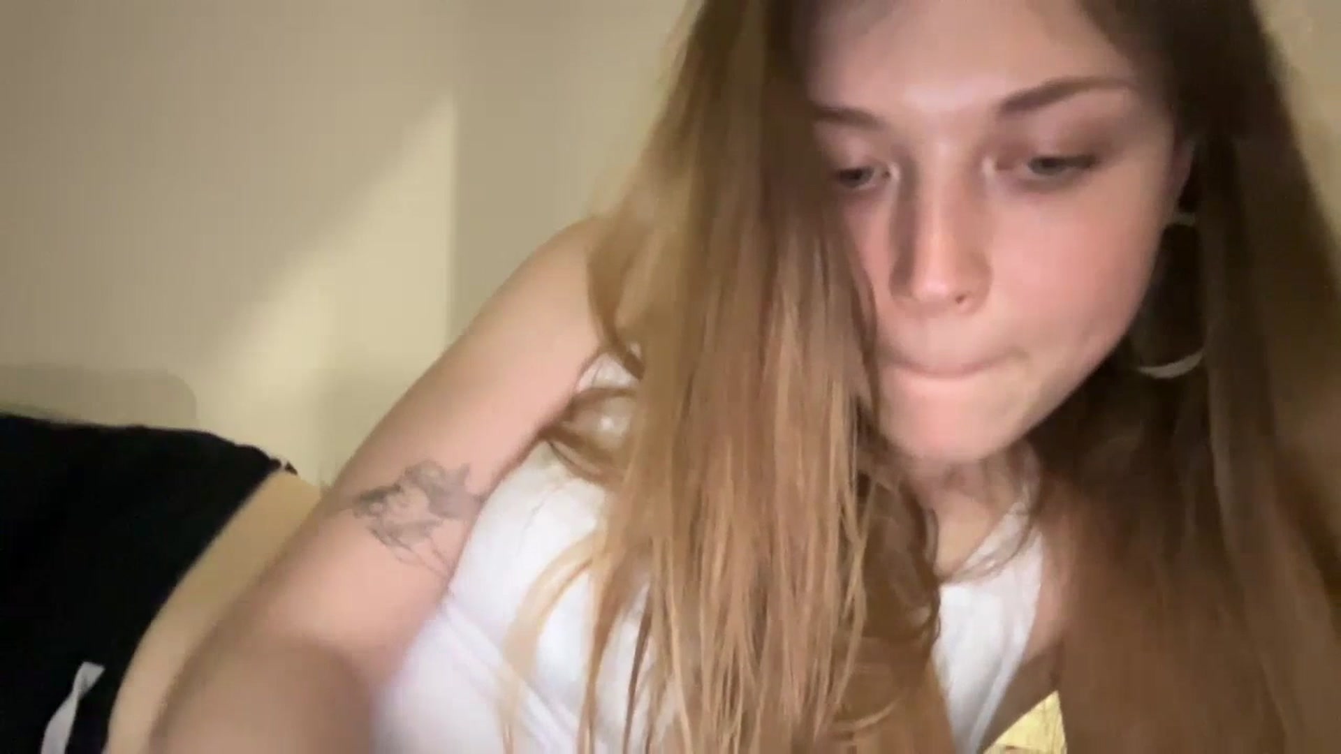 Gallery image thumbnail from Coconut_dream's myfreecams stream on, 07/02/2023, 19:00 image 19 of 20