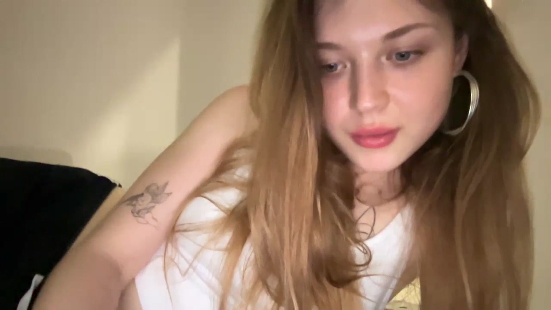 Gallery image thumbnail from Coconut_dream's myfreecams stream on, 07/02/2023, 19:00 image 16 of 20