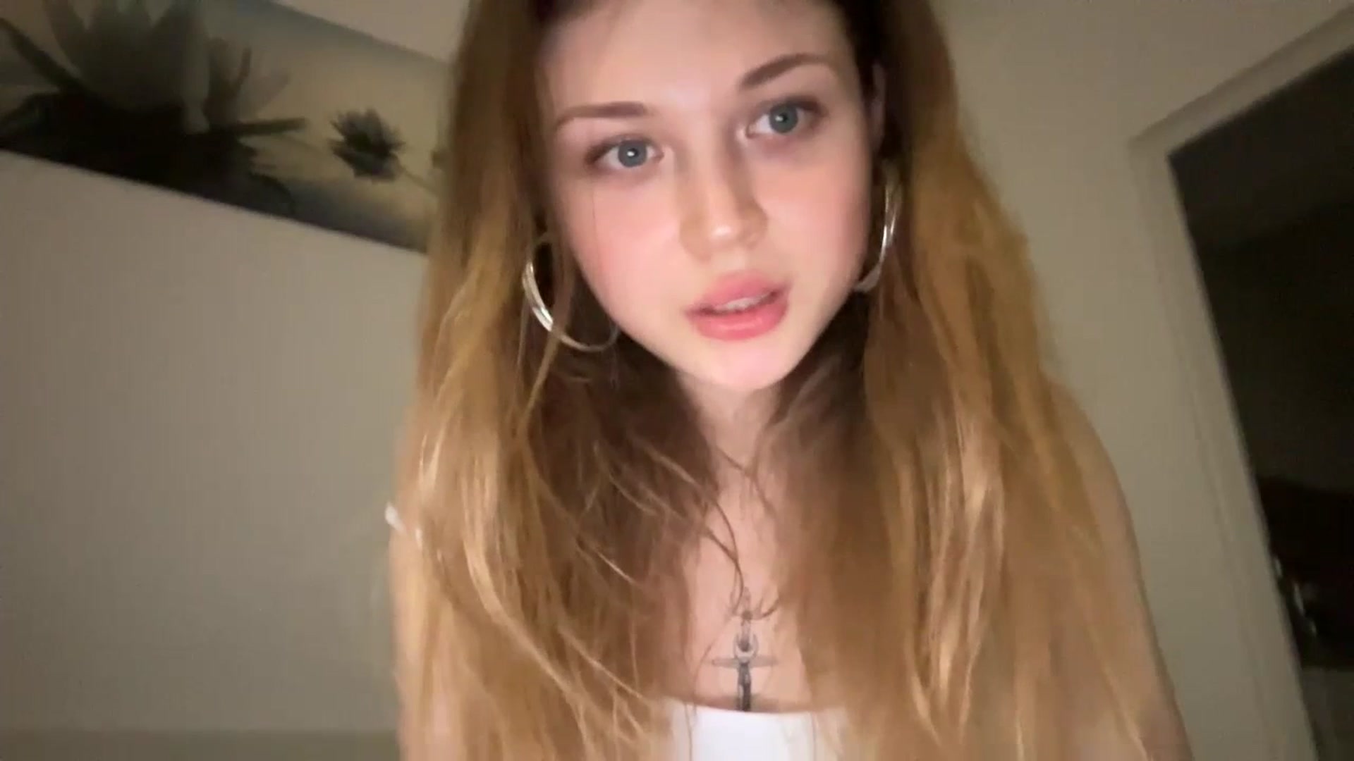 Gallery image thumbnail from Coconut_dream's myfreecams stream on, 07/02/2023, 19:00 image 3 of 20