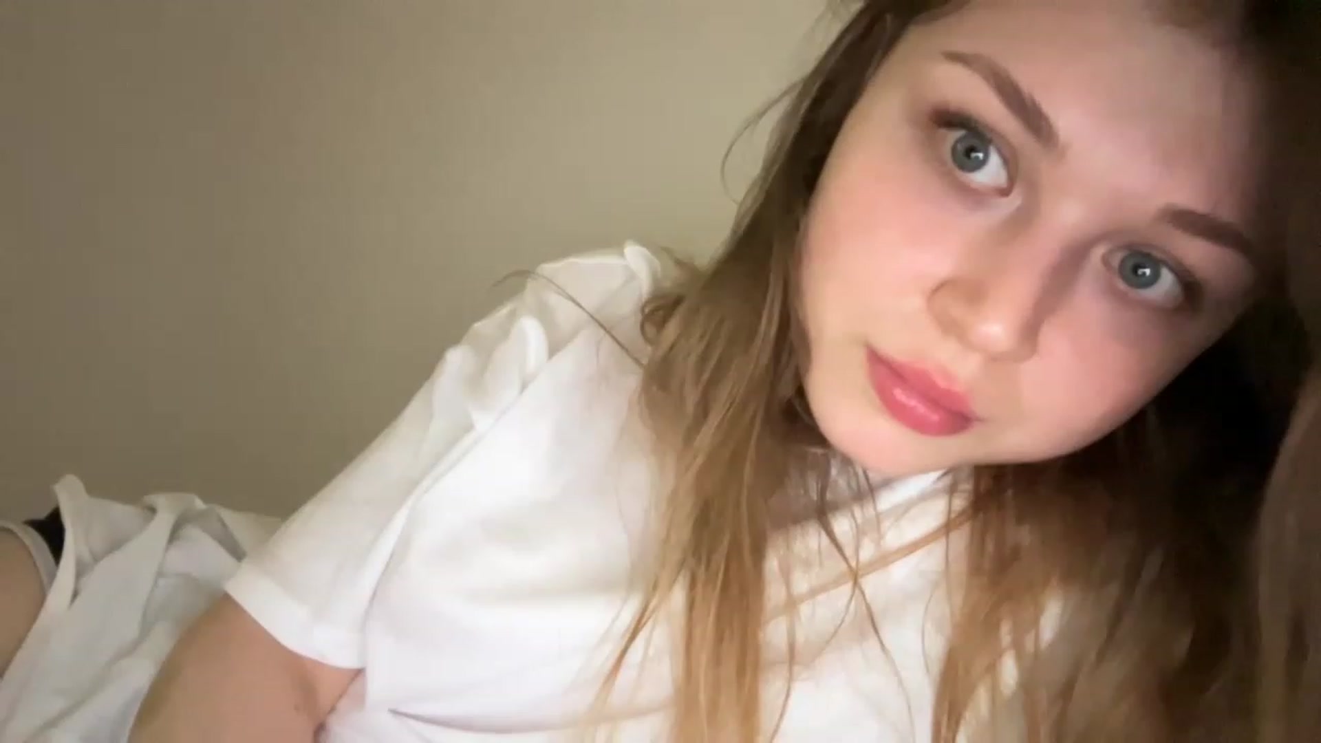 Gallery image thumbnail from Coconut_dream's myfreecams stream on, 07/03/2023, 20:22 image 10 of 20