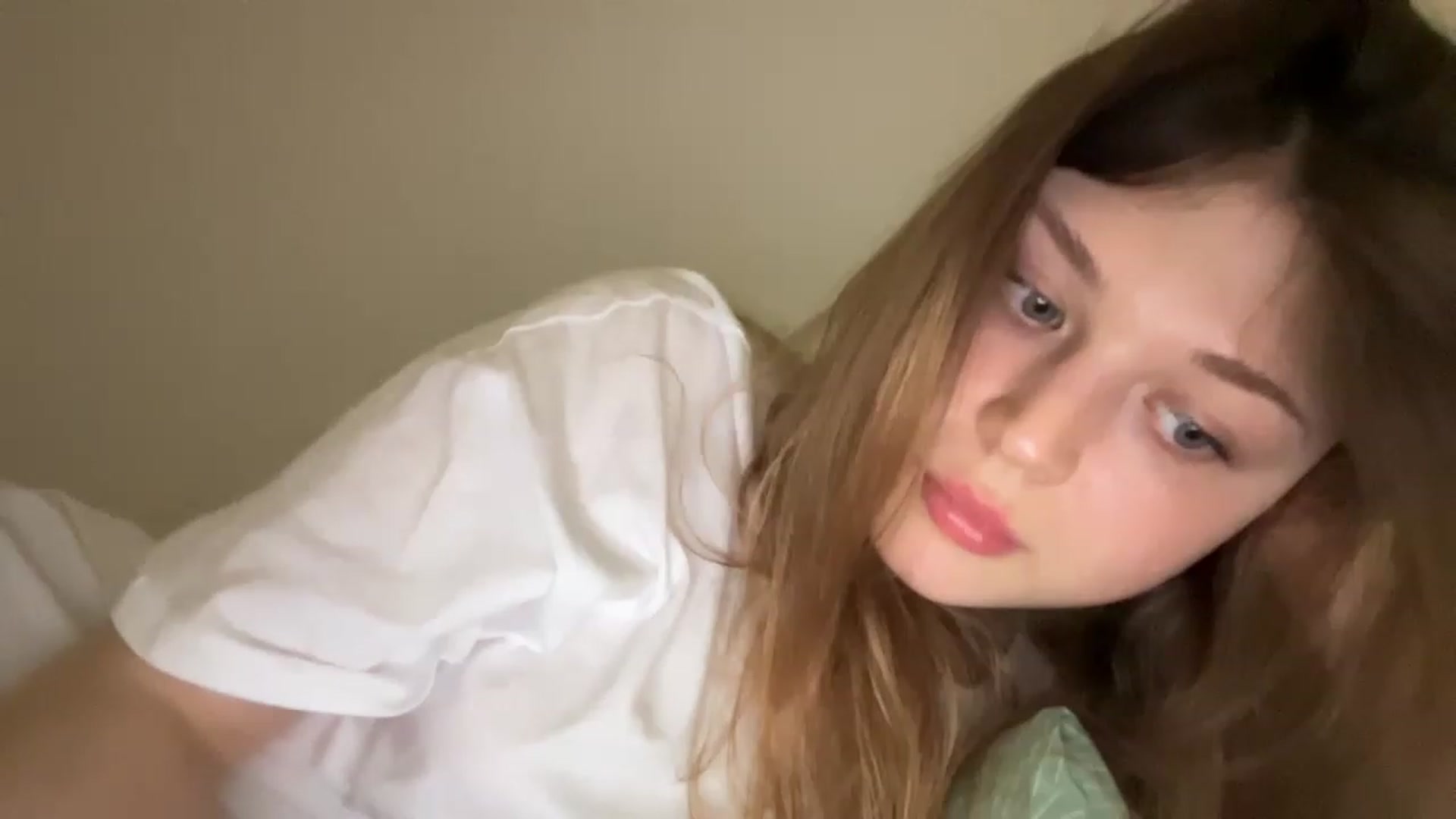 Gallery image thumbnail from Coconut_dream's myfreecams stream on, 07/03/2023, 20:22 image 13 of 20