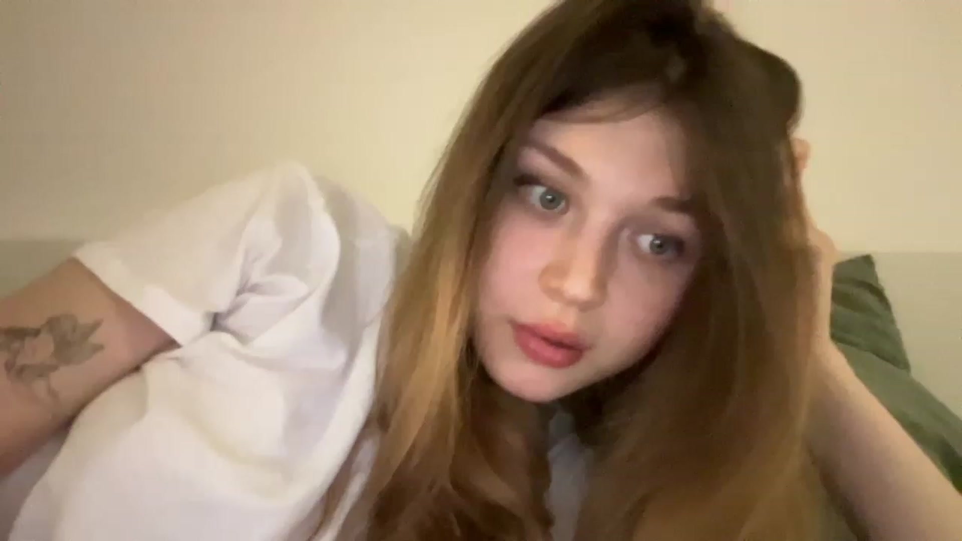 Gallery image thumbnail from Coconut_dream's myfreecams stream on, 07/03/2023, 21:35 image 15 of 20