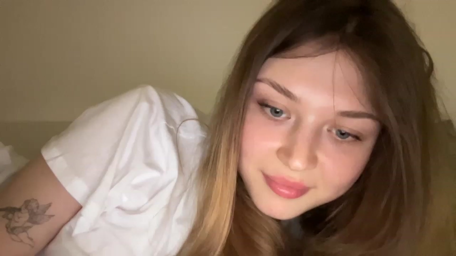 Gallery image thumbnail from Coconut_dream's myfreecams stream on, 07/03/2023, 21:35 image 19 of 20