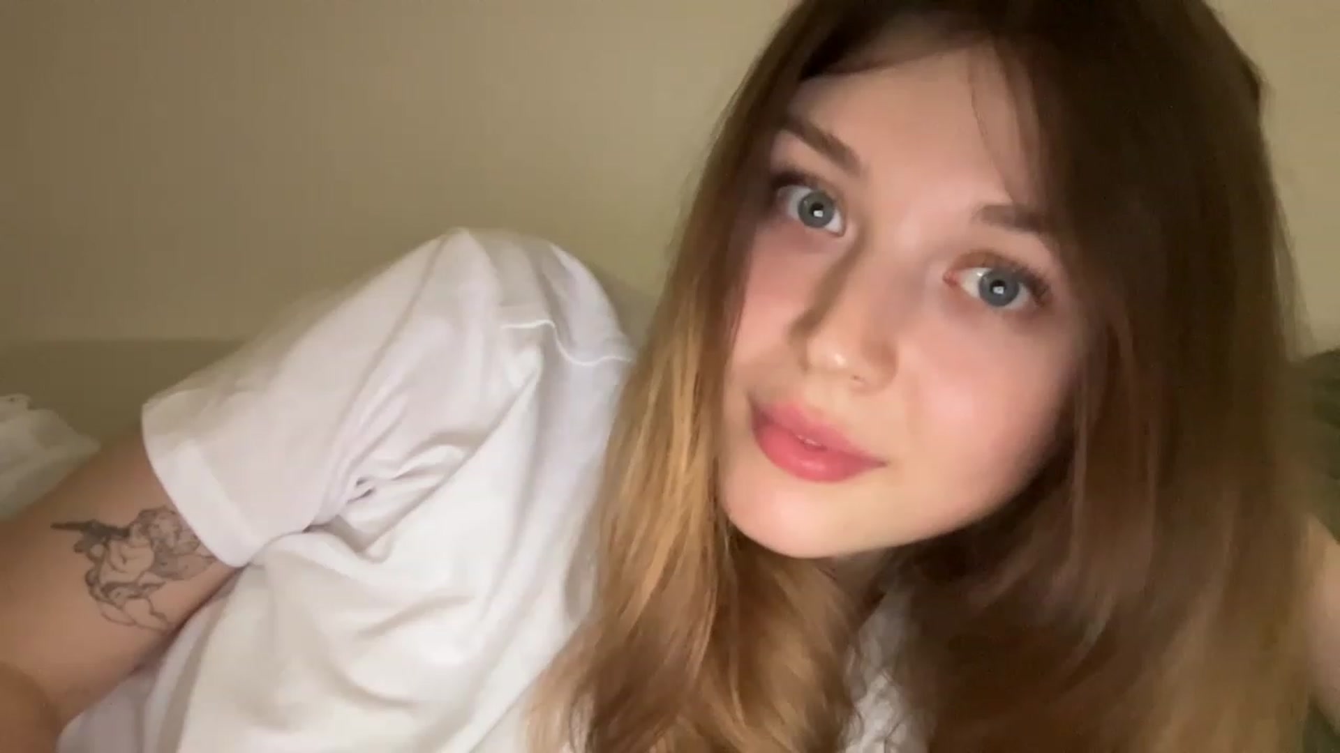 Gallery image thumbnail from Coconut_dream's myfreecams stream on, 07/03/2023, 21:35 image 17 of 20