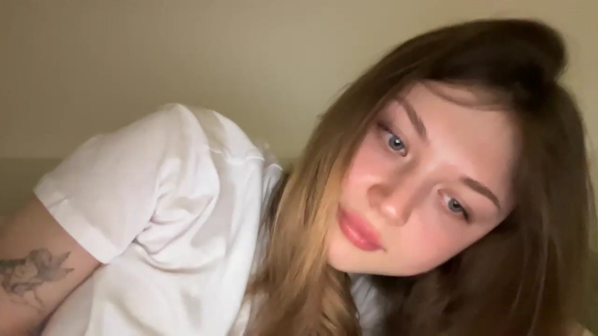 Gallery image thumbnail from Coconut_dream's myfreecams stream on, 07/03/2023, 21:35 image 14 of 20
