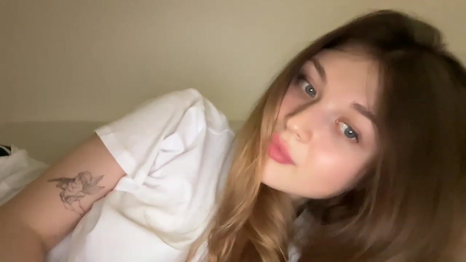 Gallery image thumbnail from Coconut_dream's myfreecams stream on, 07/03/2023, 21:35 image 18 of 20