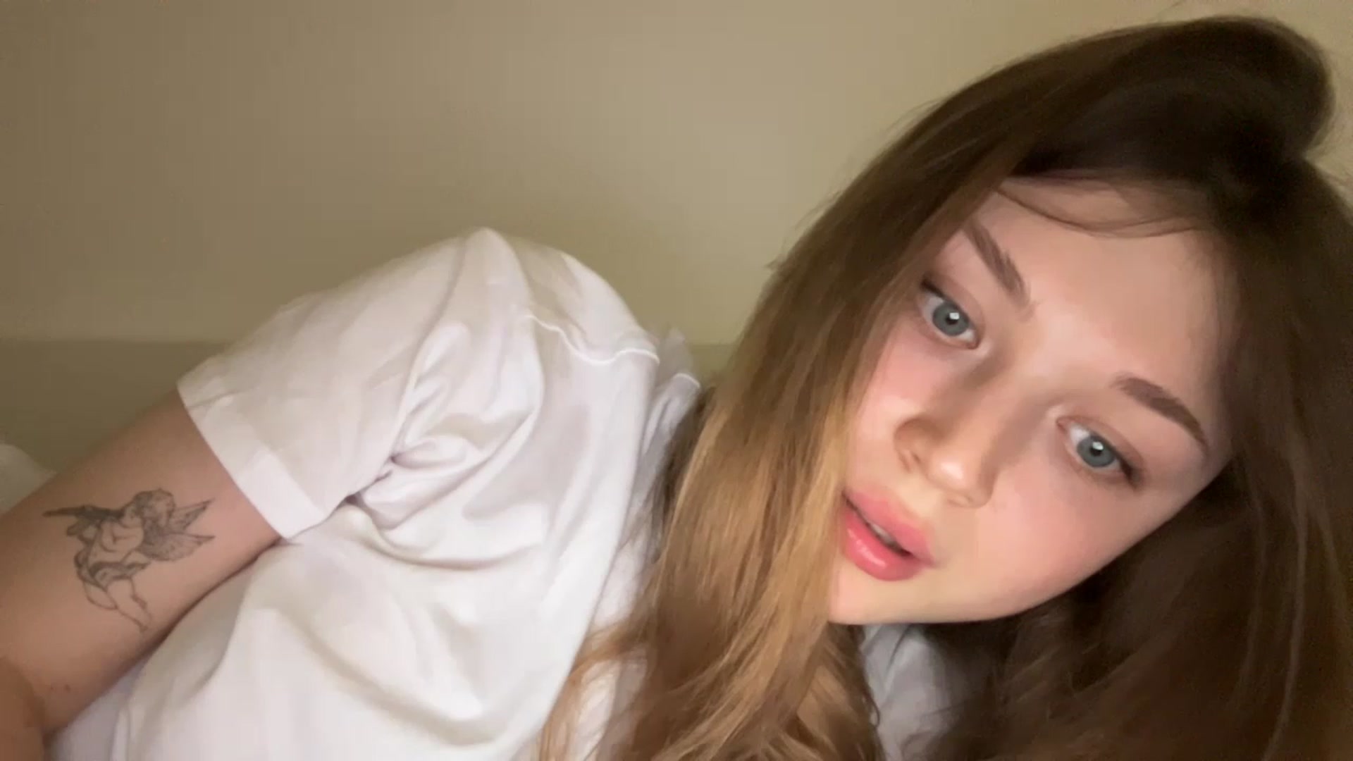 Gallery image thumbnail from Coconut_dream's myfreecams stream on, 07/03/2023, 21:35 image 13 of 20
