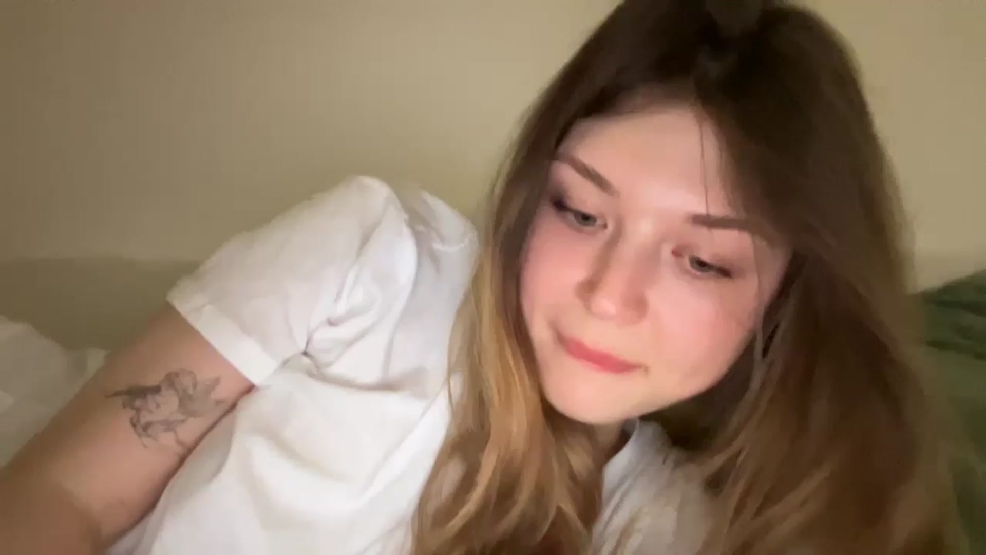 Gallery image thumbnail from Coconut_dream's myfreecams stream on, 07/03/2023, 21:35 image 8 of 20