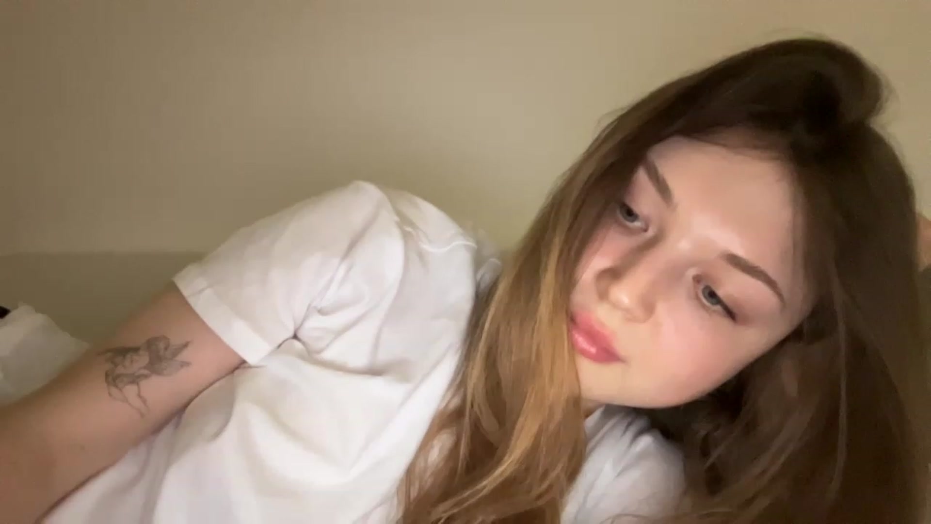 Gallery image thumbnail from Coconut_dream's myfreecams stream on, 07/03/2023, 21:35 image 9 of 20