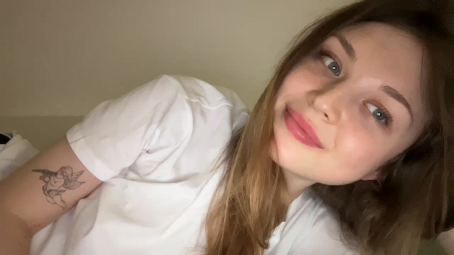 Gallery image thumbnail from Coconut_dream's myfreecams stream on, 07/03/2023, 21:35 image 7 of 20