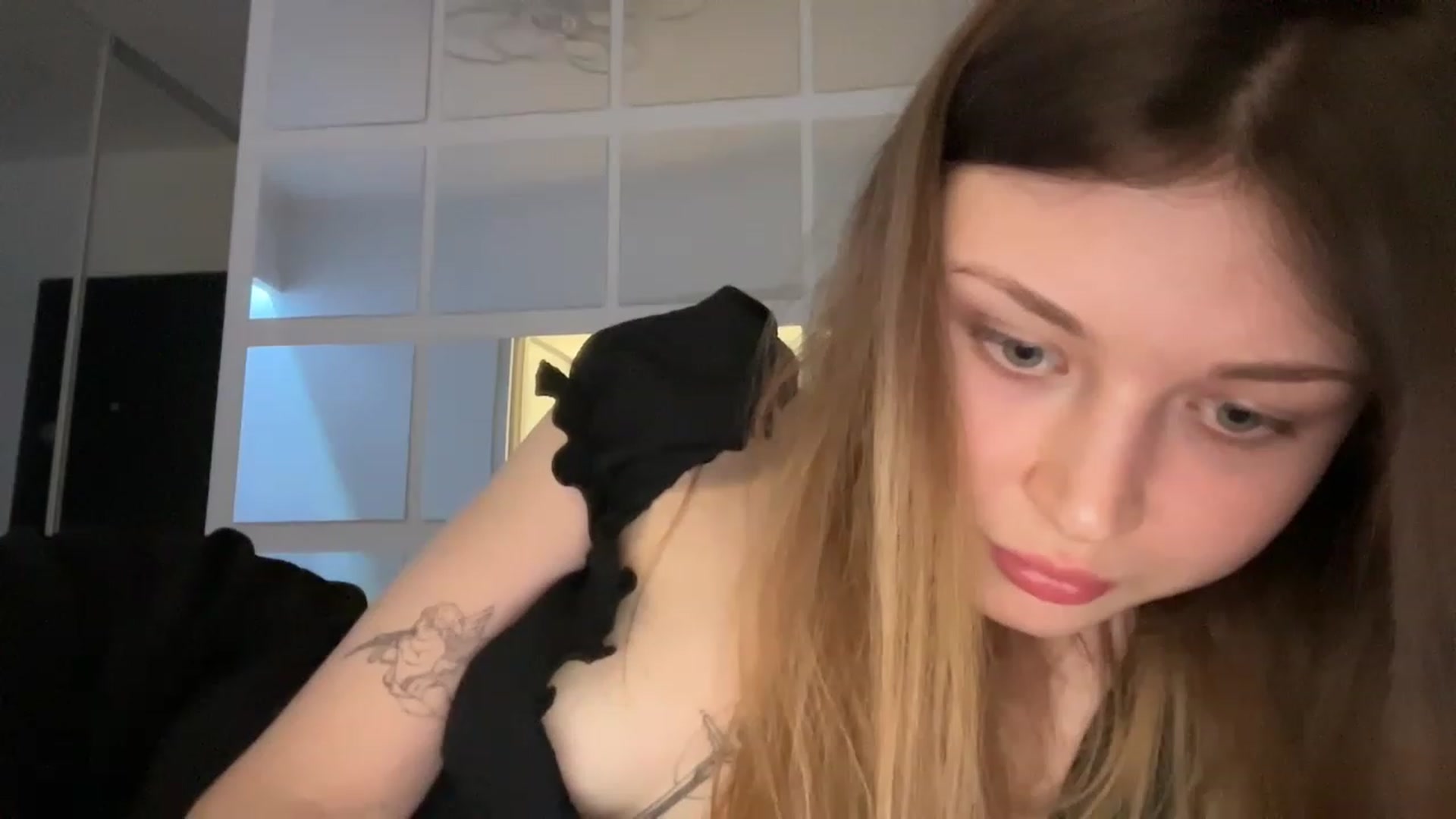 Gallery image thumbnail from Coconut_dream's myfreecams stream on, 07/15/2023, 18:02 image 4 of 20
