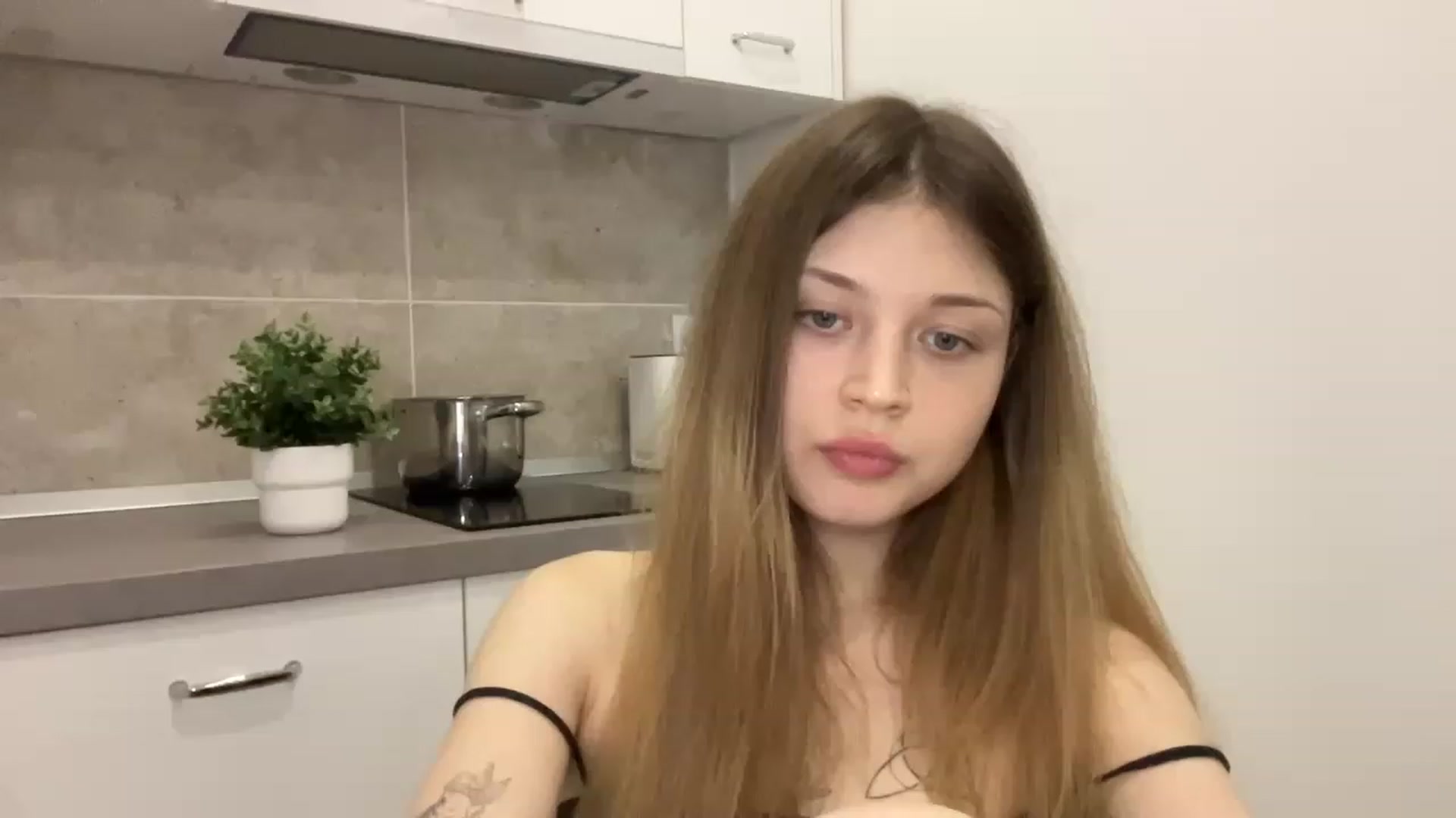 Gallery image thumbnail from Coconut_dream's myfreecams stream on, 07/17/2023, 17:46 image 6 of 20