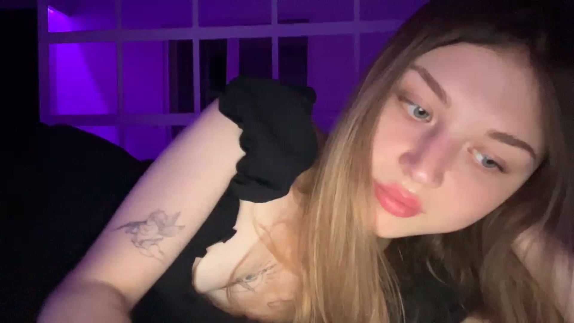 Gallery image thumbnail from Coconut_dream's myfreecams stream on, 07/21/2023, 20:01 image 10 of 20