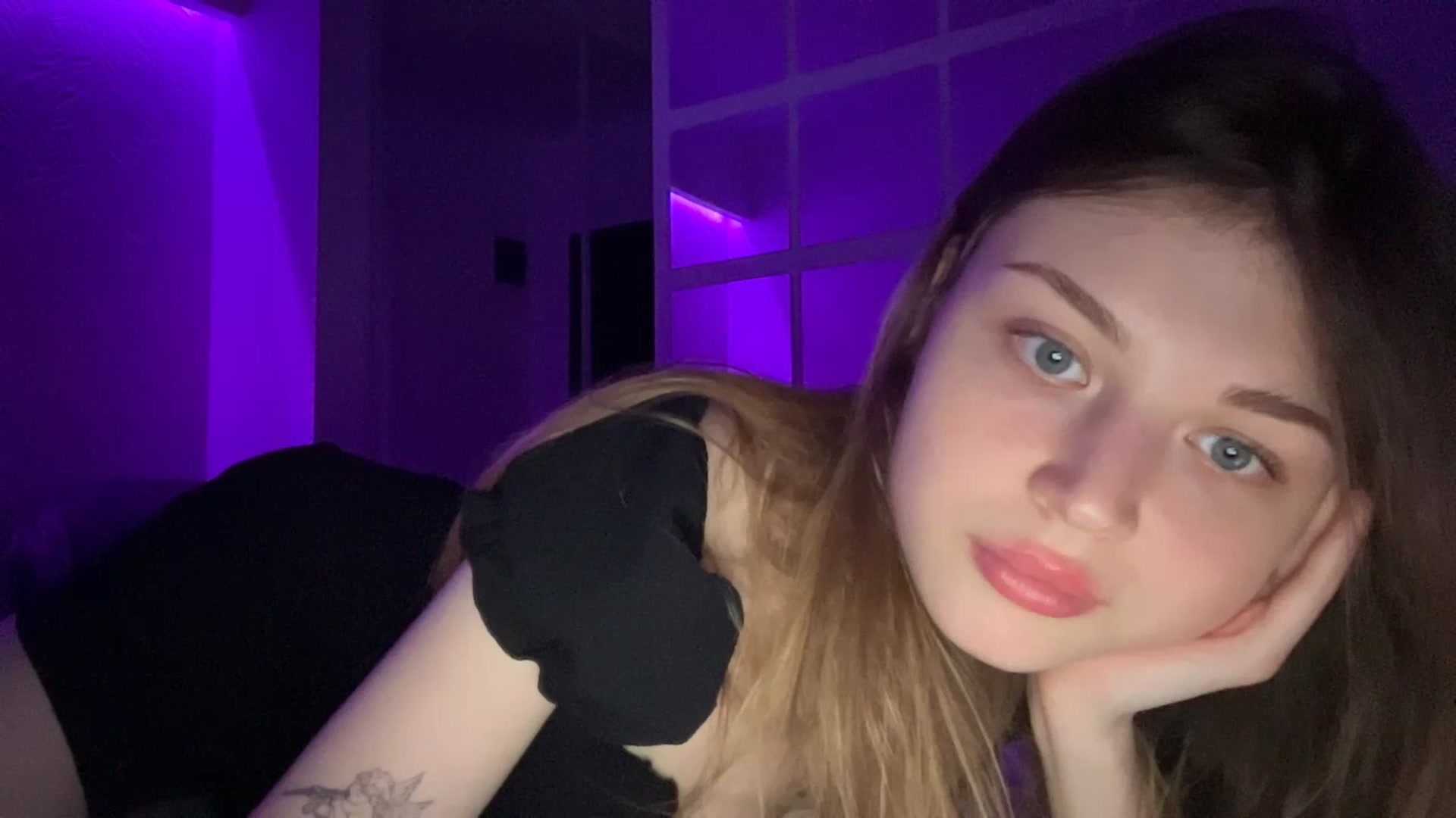 Gallery image thumbnail from Coconut_dream's myfreecams stream on, 07/21/2023, 20:01 image 1 of 20