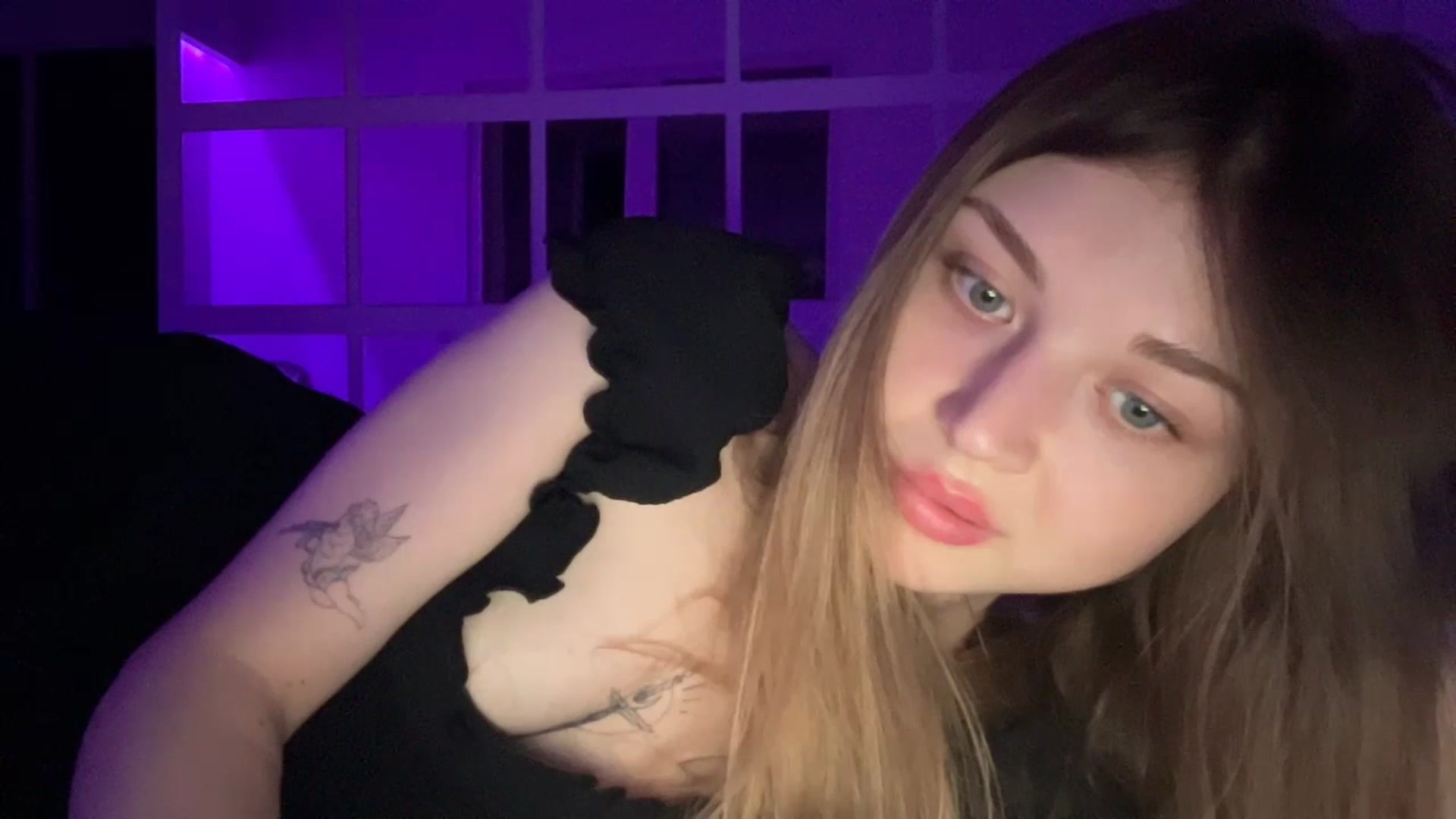 Gallery image thumbnail from Coconut_dream's myfreecams stream on, 07/21/2023, 20:01 image 16 of 20