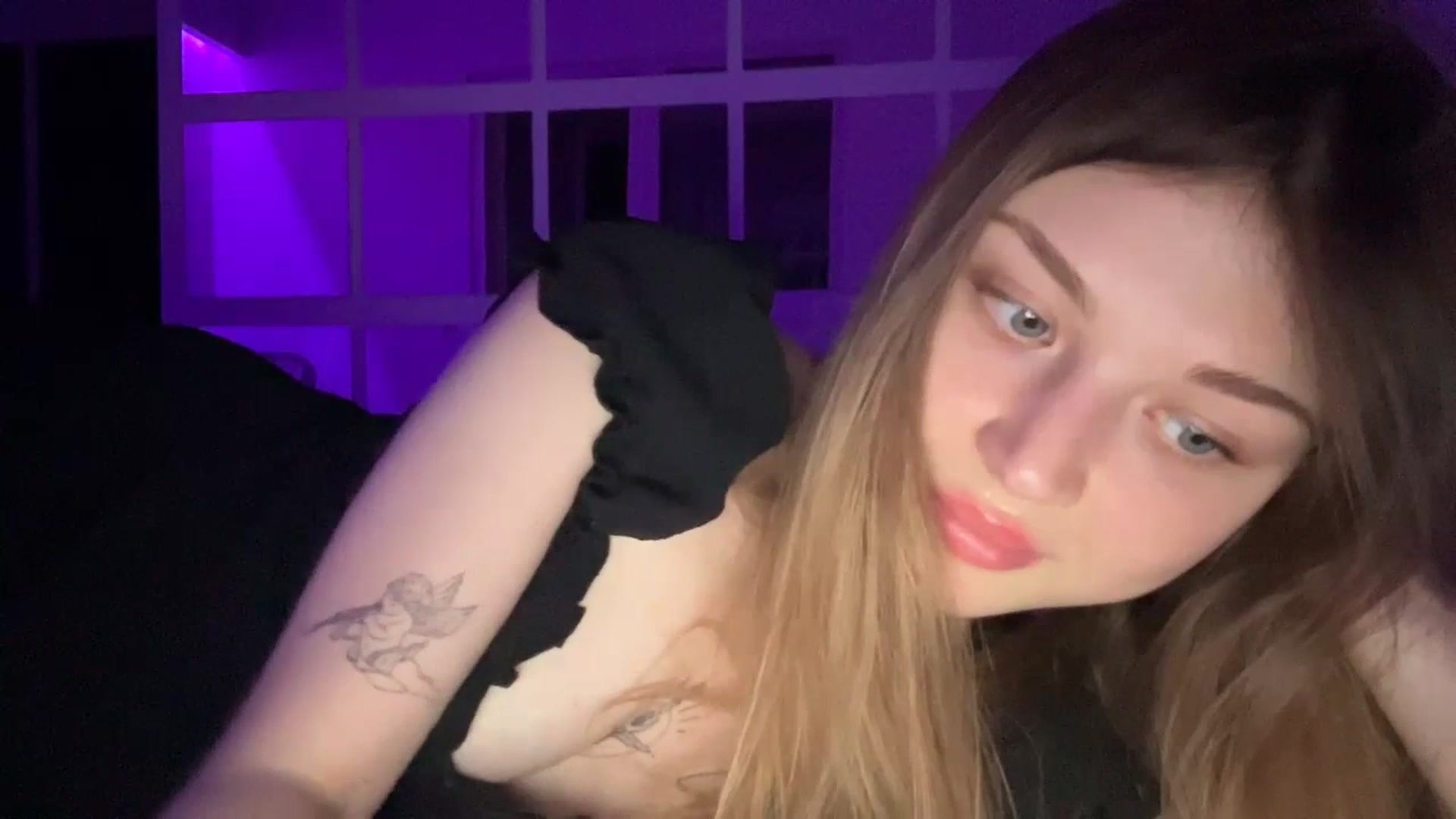 Gallery image thumbnail from Coconut_dream's myfreecams stream on, 07/21/2023, 20:01 image 18 of 20