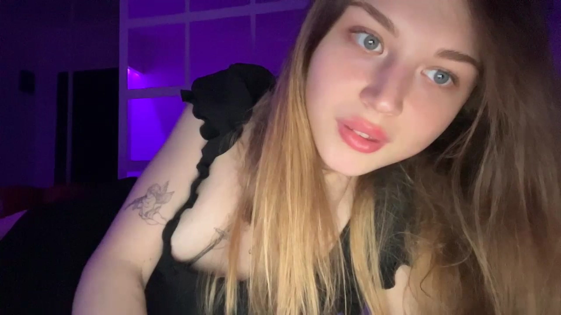 Gallery image thumbnail from Coconut_dream's myfreecams stream on, 07/21/2023, 20:01 image 3 of 20