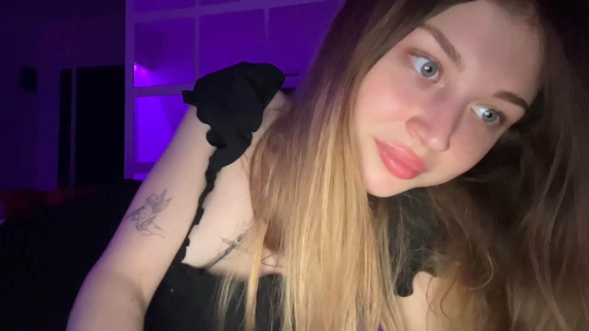 Gallery image thumbnail from Coconut_dream's myfreecams stream on, 07/21/2023, 20:01 image 4 of 20
