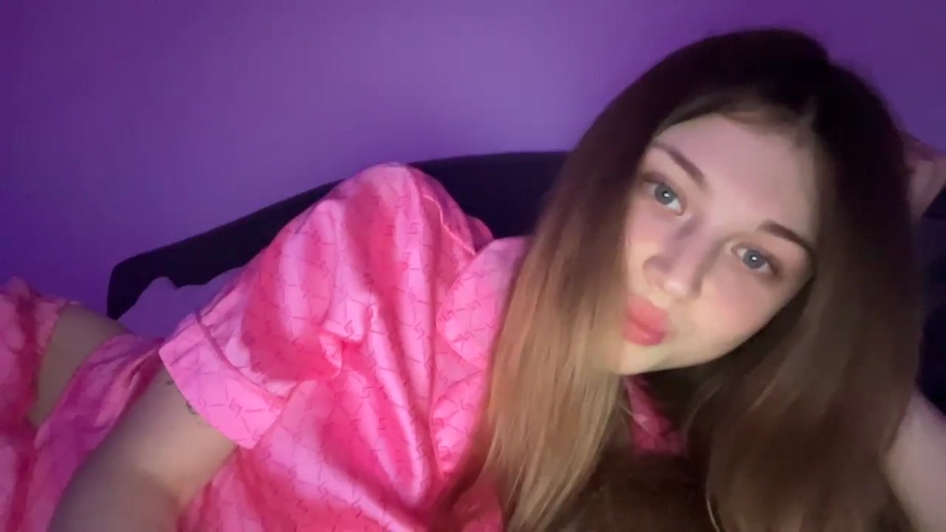 Gallery image thumbnail from Coconut_dream's myfreecams stream on, 07/31/2023, 20:27 image 4 of 20