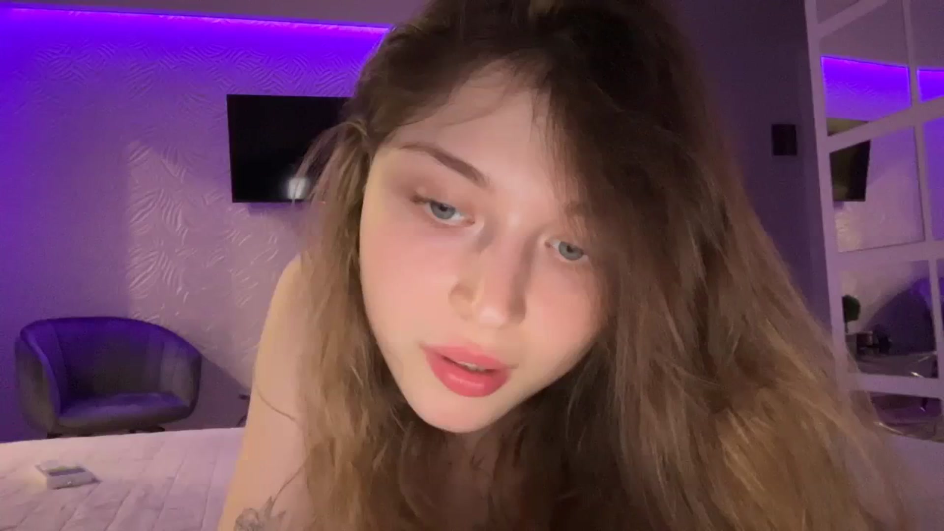 Gallery image thumbnail from Coconut_dream's myfreecams stream on, 08/03/2023, 16:55 image 6 of 20