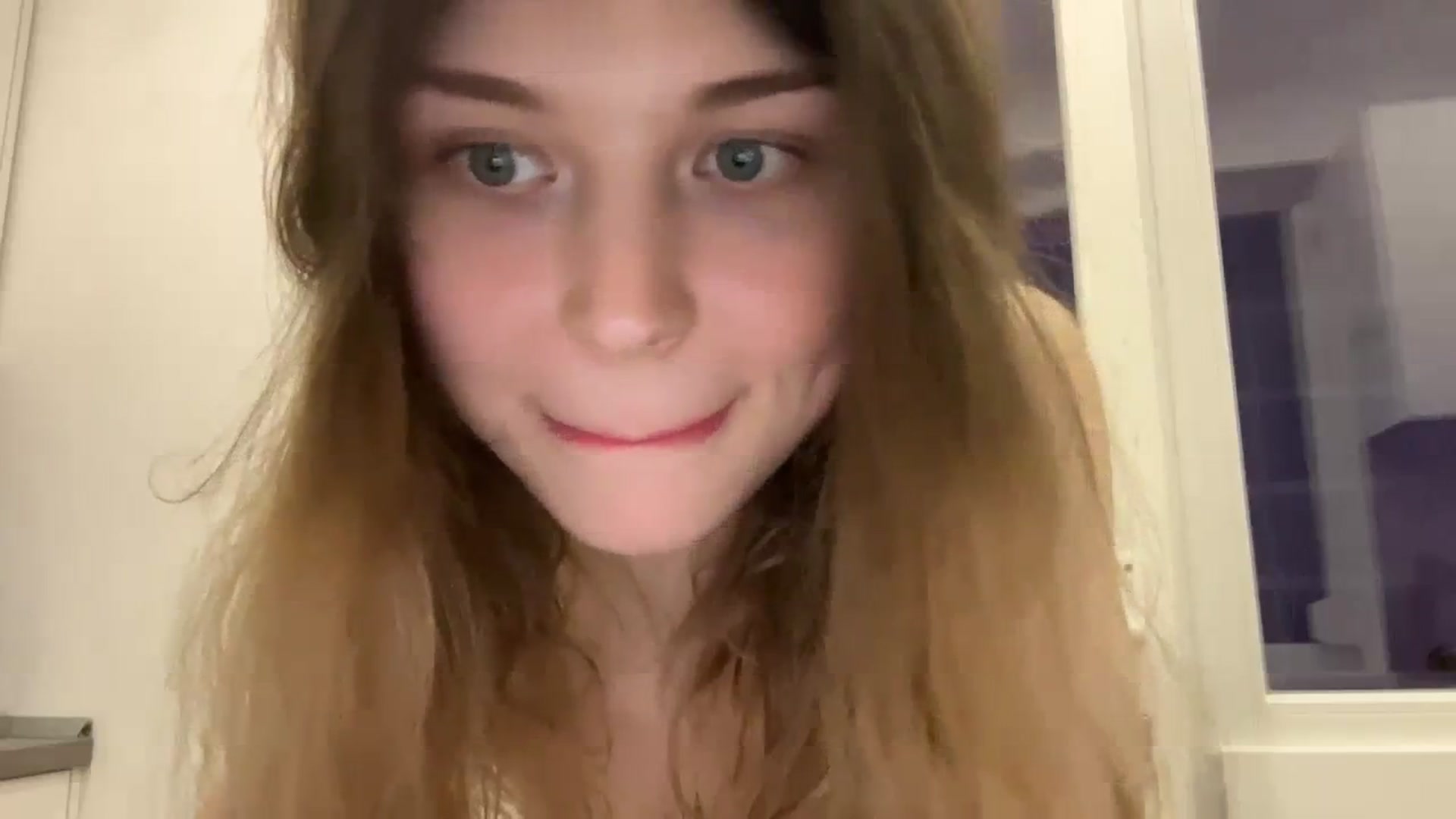 Gallery image thumbnail from Coconut_dream's myfreecams stream on, 08/03/2023, 19:31 image 11 of 20