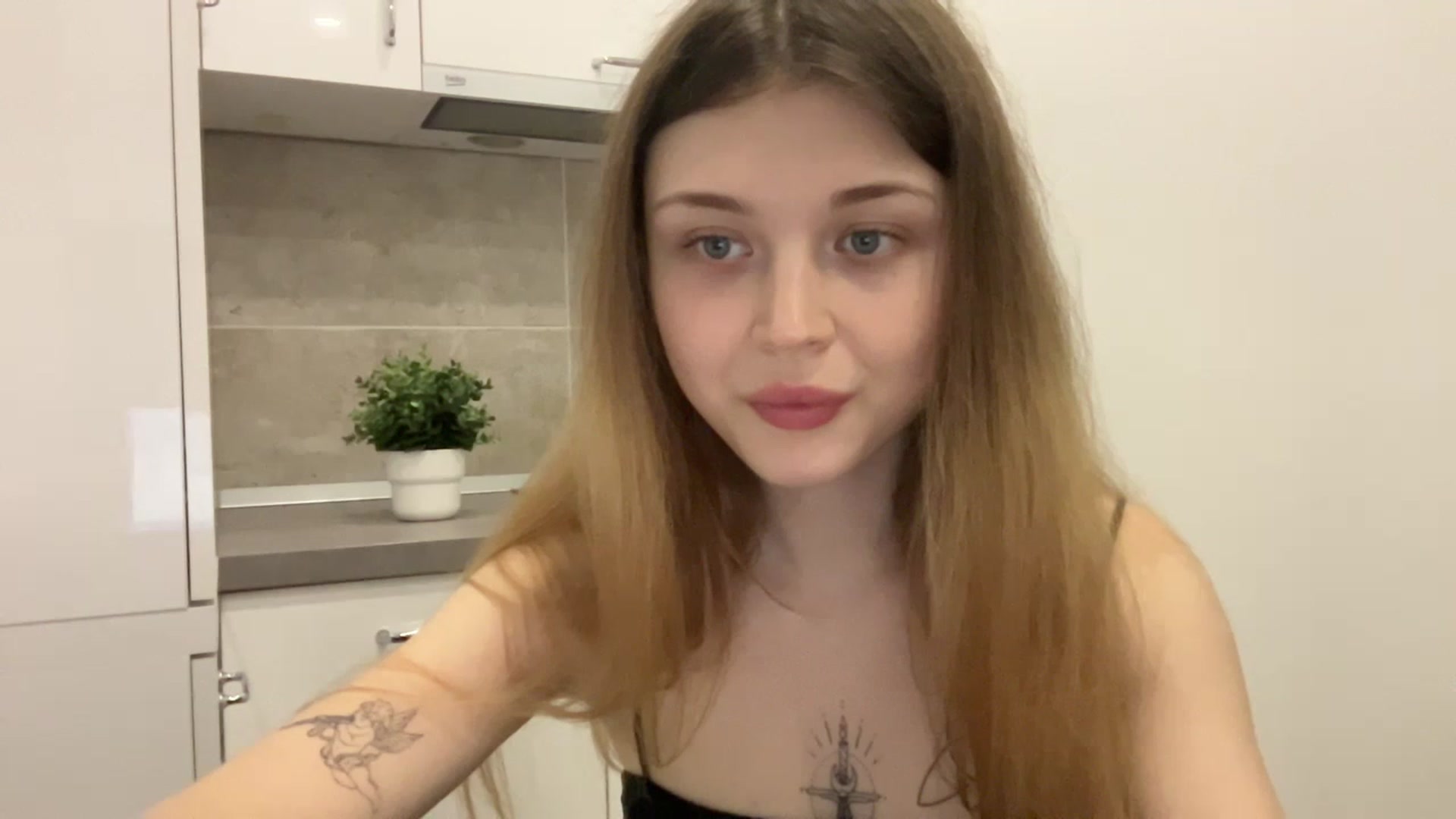 Gallery image thumbnail from Coconut_dream's myfreecams stream on, 08/04/2023, 14:00 image 13 of 20