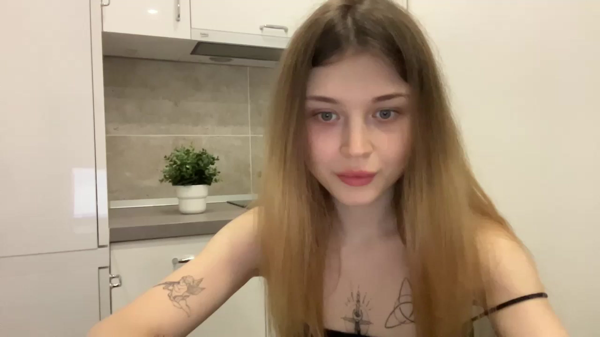 Gallery image thumbnail from Coconut_dream's myfreecams stream on, 08/04/2023, 14:00 image 20 of 20
