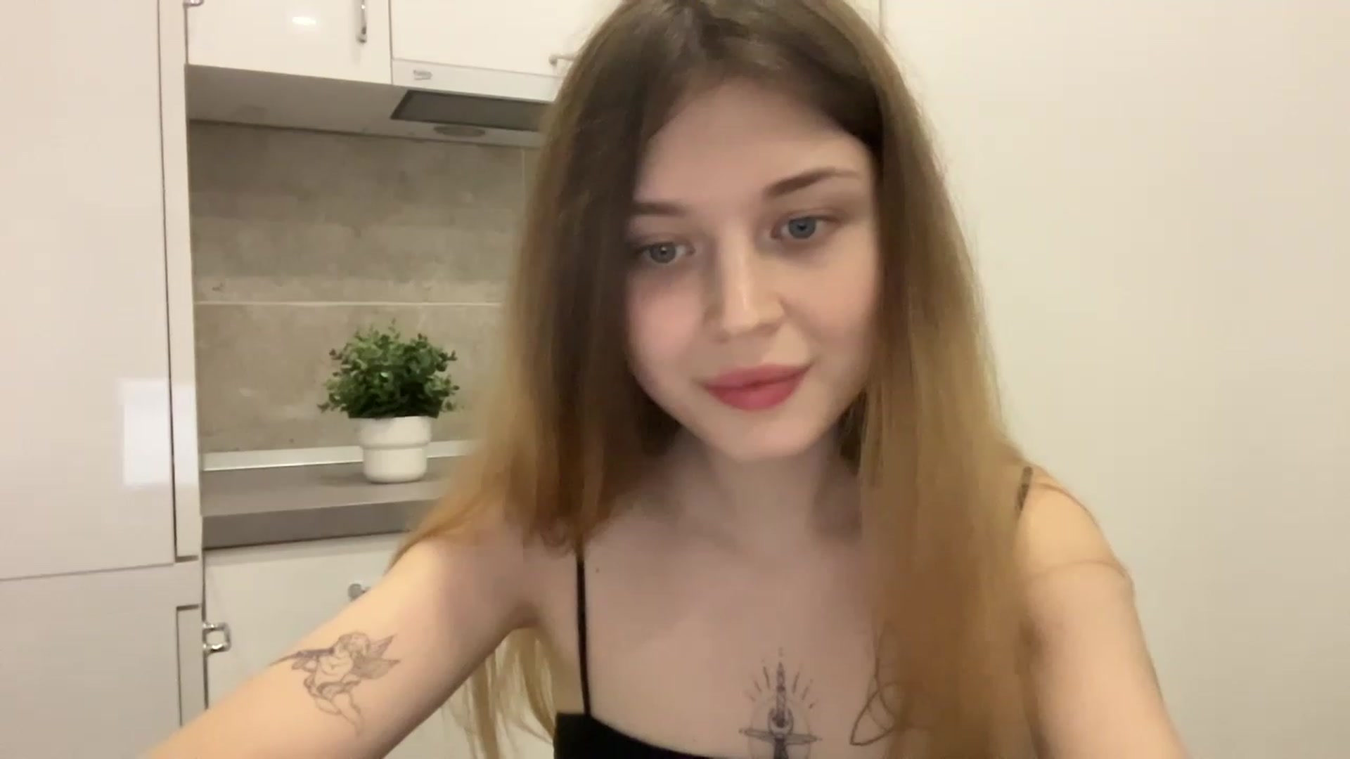 Gallery image thumbnail from Coconut_dream's myfreecams stream on, 08/04/2023, 14:00 image 4 of 20