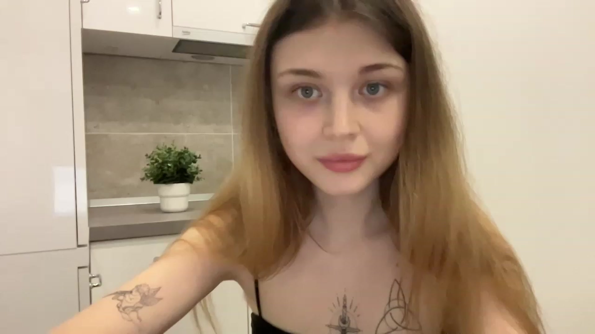 Gallery image thumbnail from Coconut_dream's myfreecams stream on, 08/04/2023, 14:00 image 11 of 20
