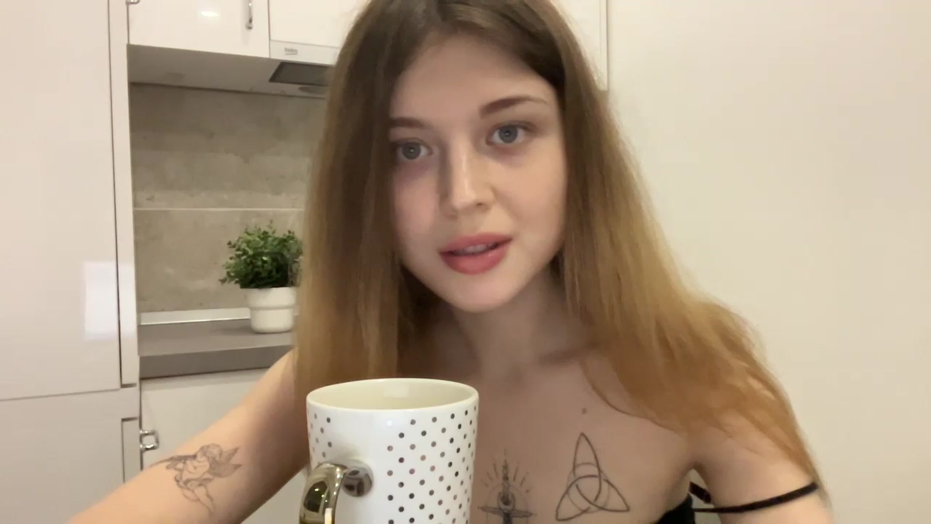 Gallery image thumbnail from Coconut_dream's myfreecams stream on, 08/04/2023, 14:00 image 6 of 20