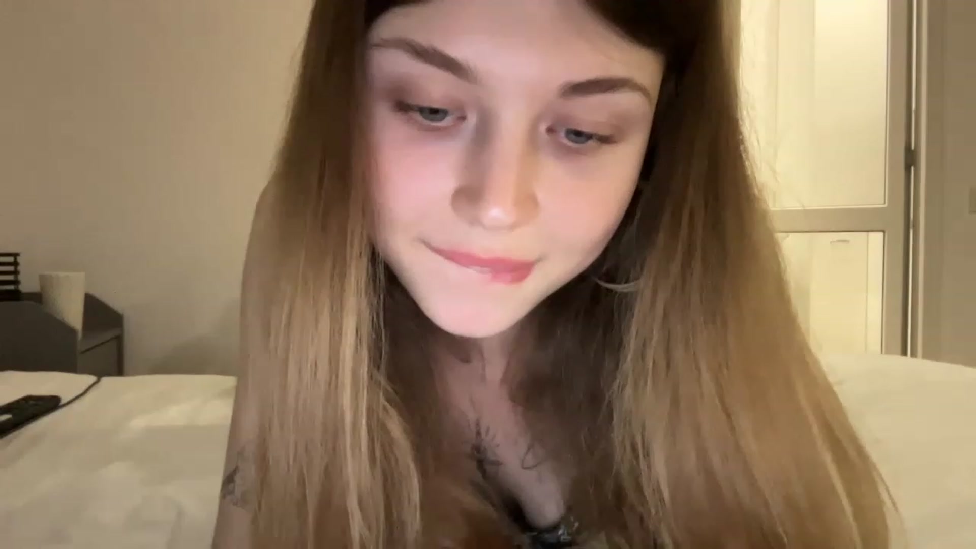 Gallery image thumbnail from Coconut_dream's myfreecams stream on, 08/05/2023, 18:37 image 20 of 20