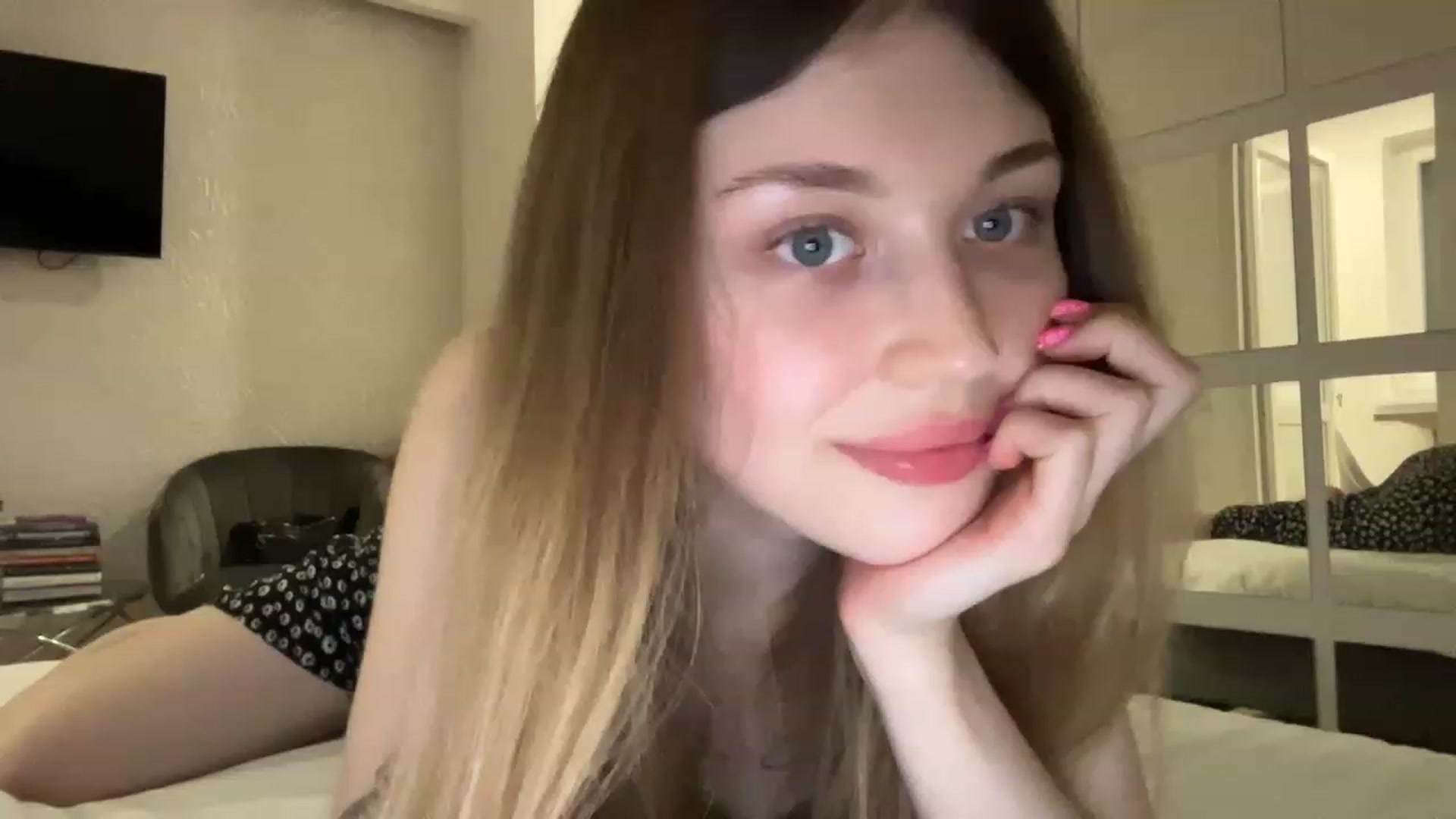 Gallery image thumbnail from Coconut_dream's myfreecams stream on, 08/05/2023, 18:37 image 7 of 20