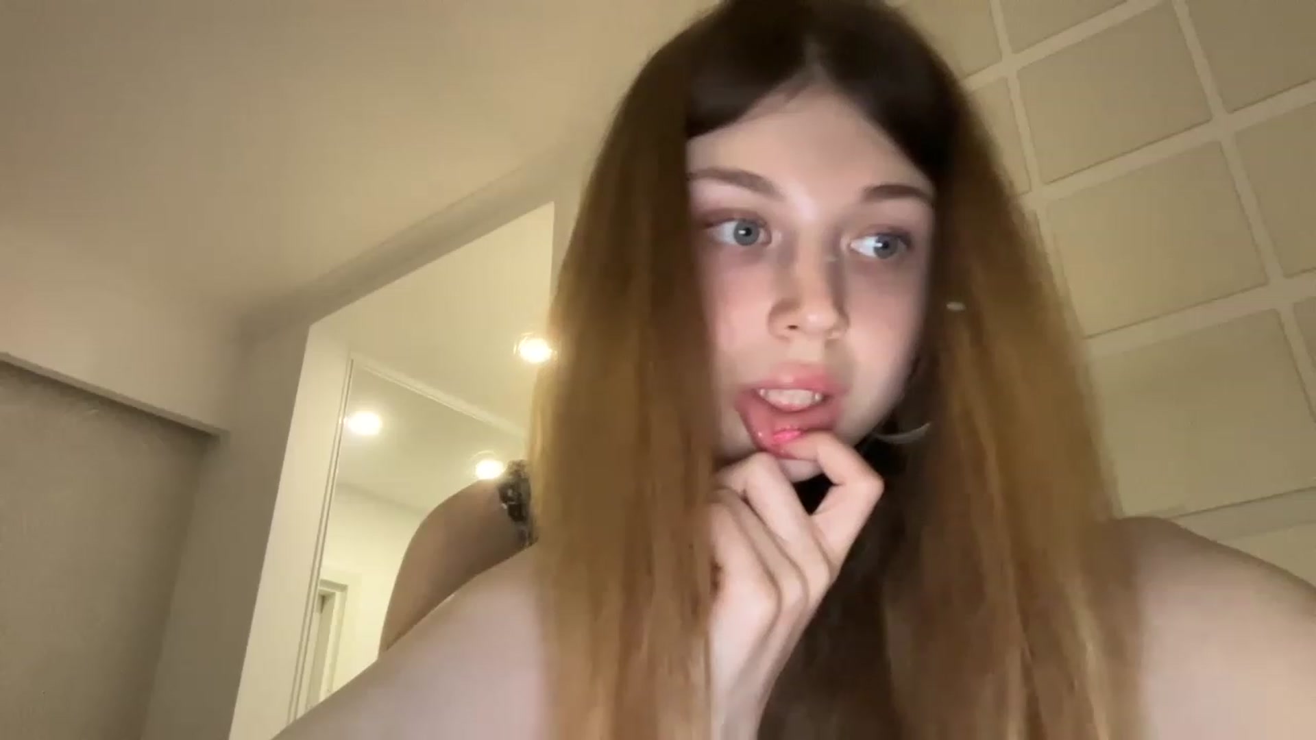 Gallery image thumbnail from Coconut_dream's myfreecams stream on, 08/05/2023, 18:37 image 6 of 20