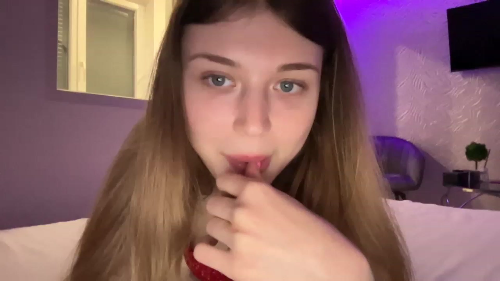 Gallery image thumbnail from Coconut_dream's myfreecams stream on, 08/07/2023, 16:14 image 18 of 20