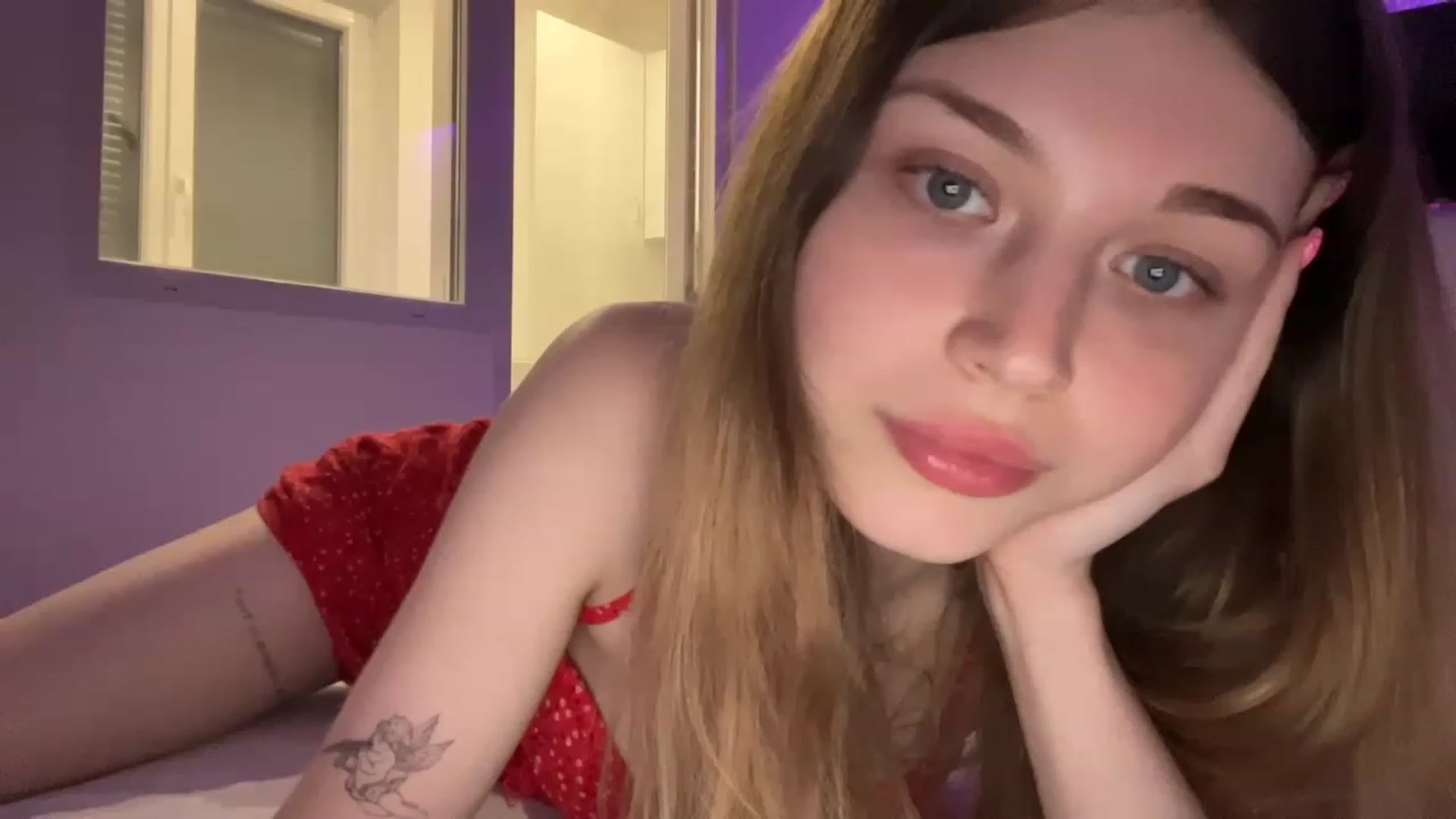 Gallery image thumbnail from Coconut_dream's myfreecams stream on, 08/07/2023, 16:14 image 13 of 20