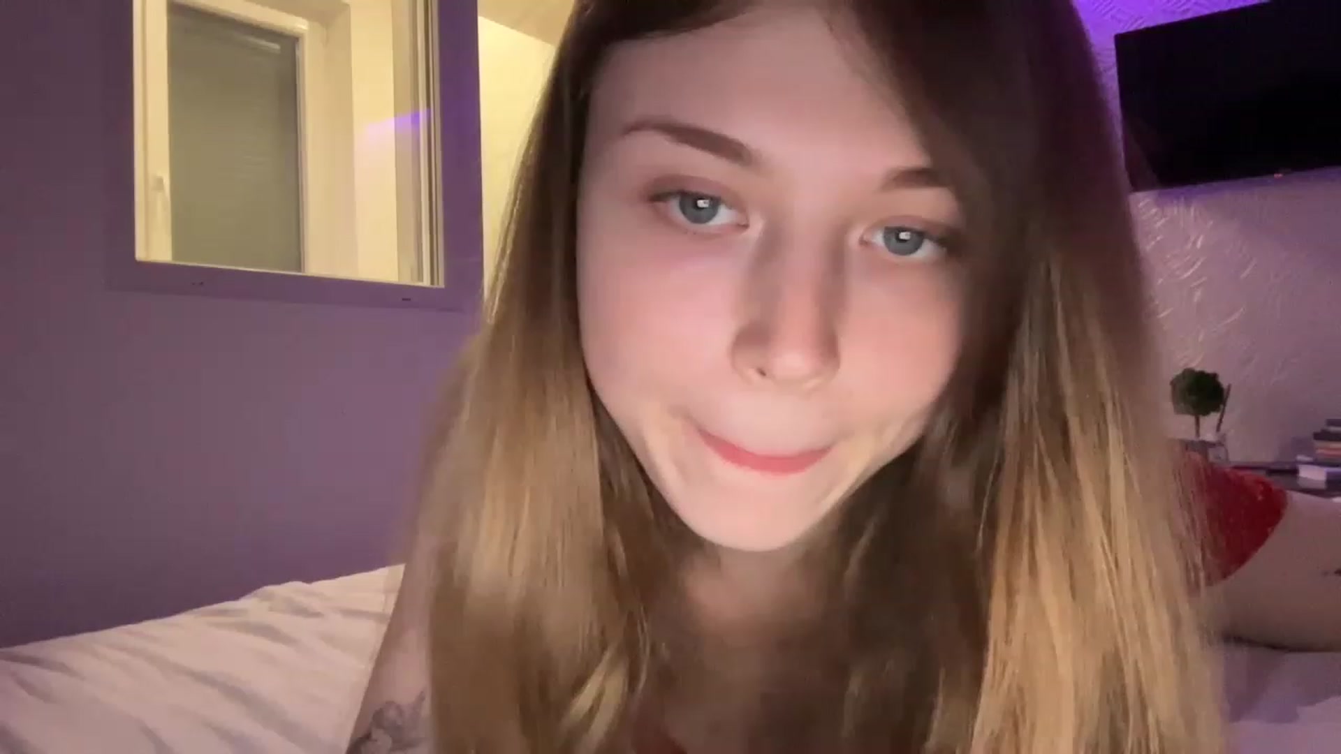 Gallery image thumbnail from Coconut_dream's myfreecams stream on, 08/07/2023, 17:12 image 14 of 20