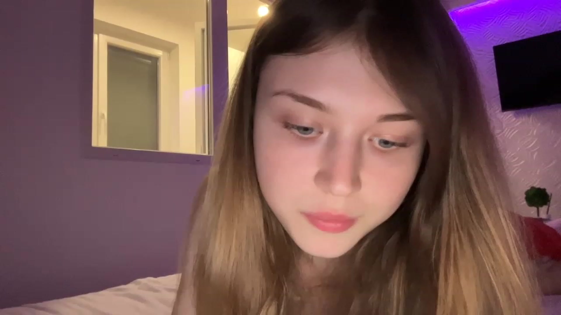 Gallery image thumbnail from Coconut_dream's myfreecams stream on, 08/07/2023, 17:12 image 13 of 20