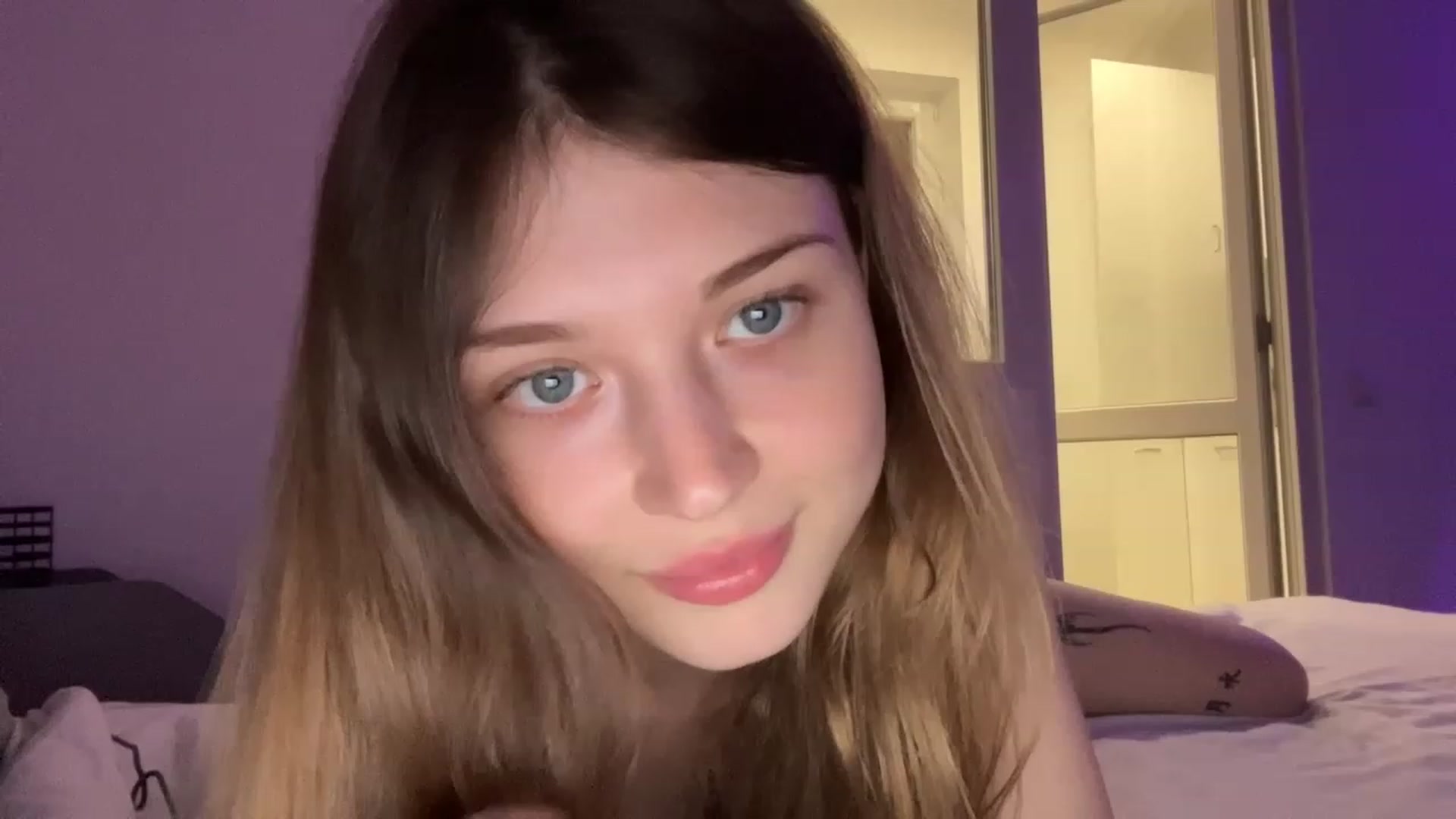 Gallery image thumbnail from Coconut_dream's myfreecams stream on, 08/07/2023, 17:12 image 1 of 20