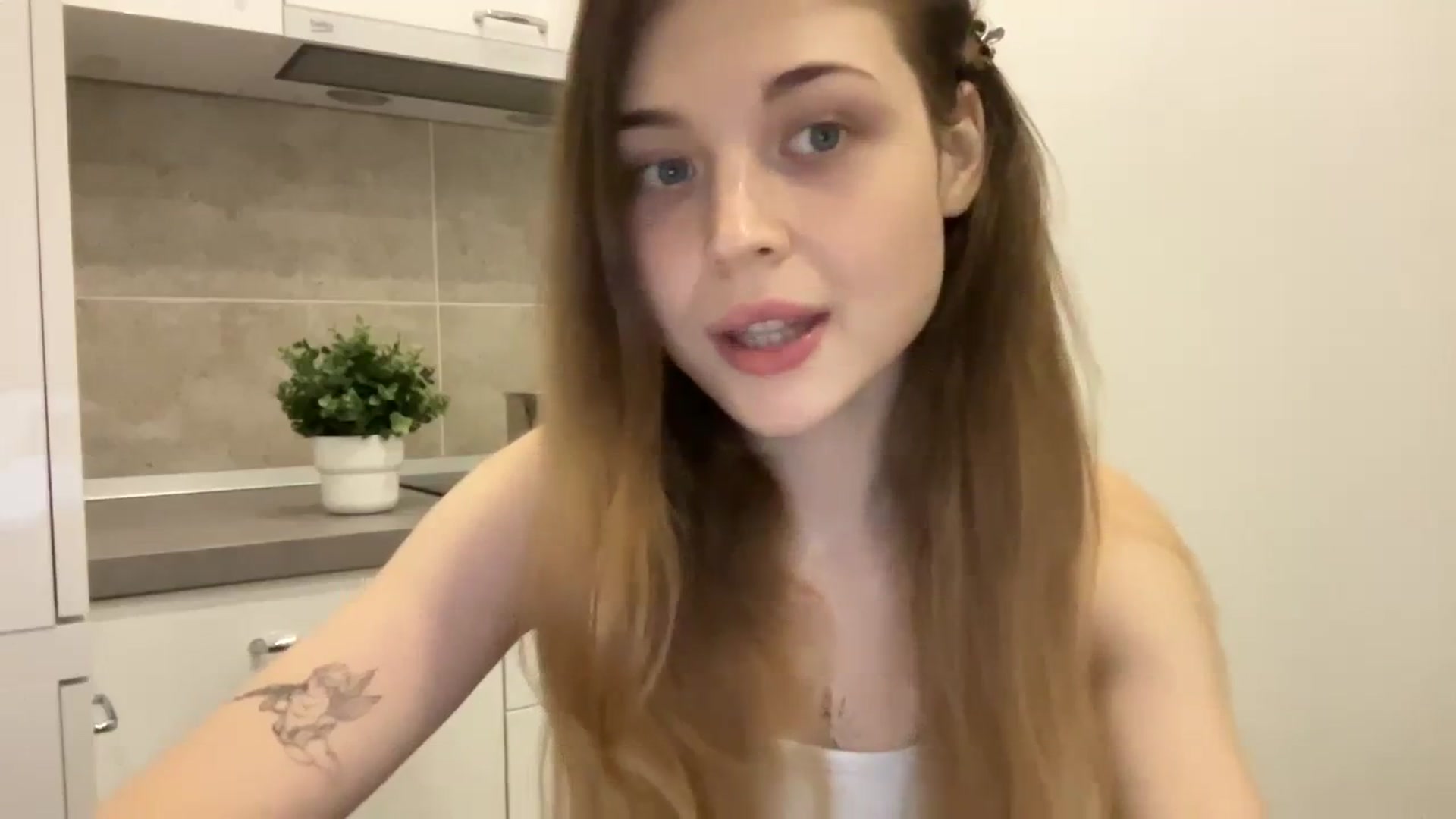 Gallery image thumbnail from Coconut_dream's myfreecams stream on, 08/09/2023, 13:10 image 13 of 20