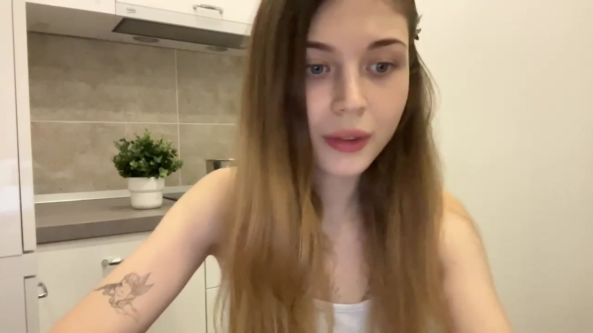 Gallery image thumbnail from Coconut_dream's myfreecams stream on, 08/09/2023, 13:10 image 12 of 20