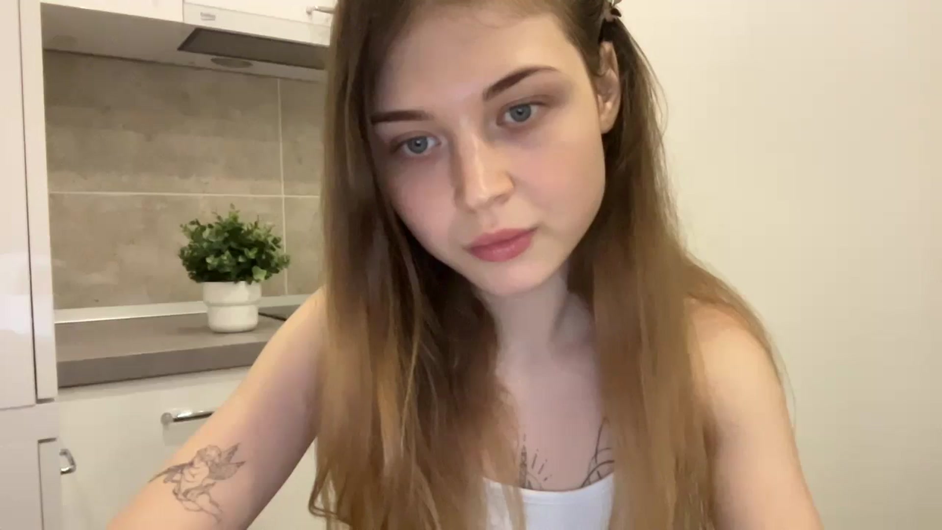 Gallery image thumbnail from Coconut_dream's myfreecams stream on, 08/09/2023, 13:10 image 3 of 20