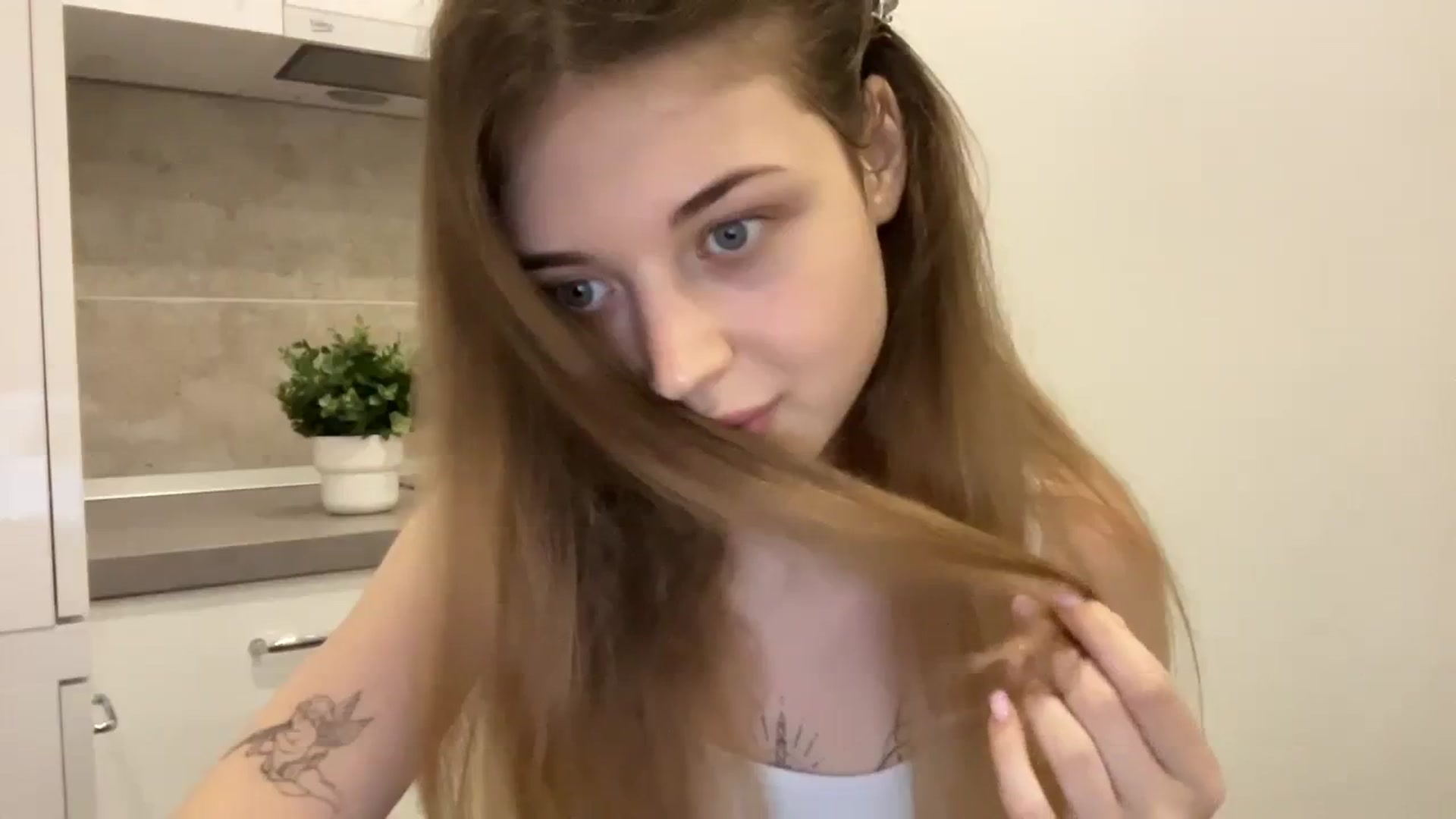 Gallery image thumbnail from Coconut_dream's myfreecams stream on, 08/09/2023, 13:10 image 5 of 20