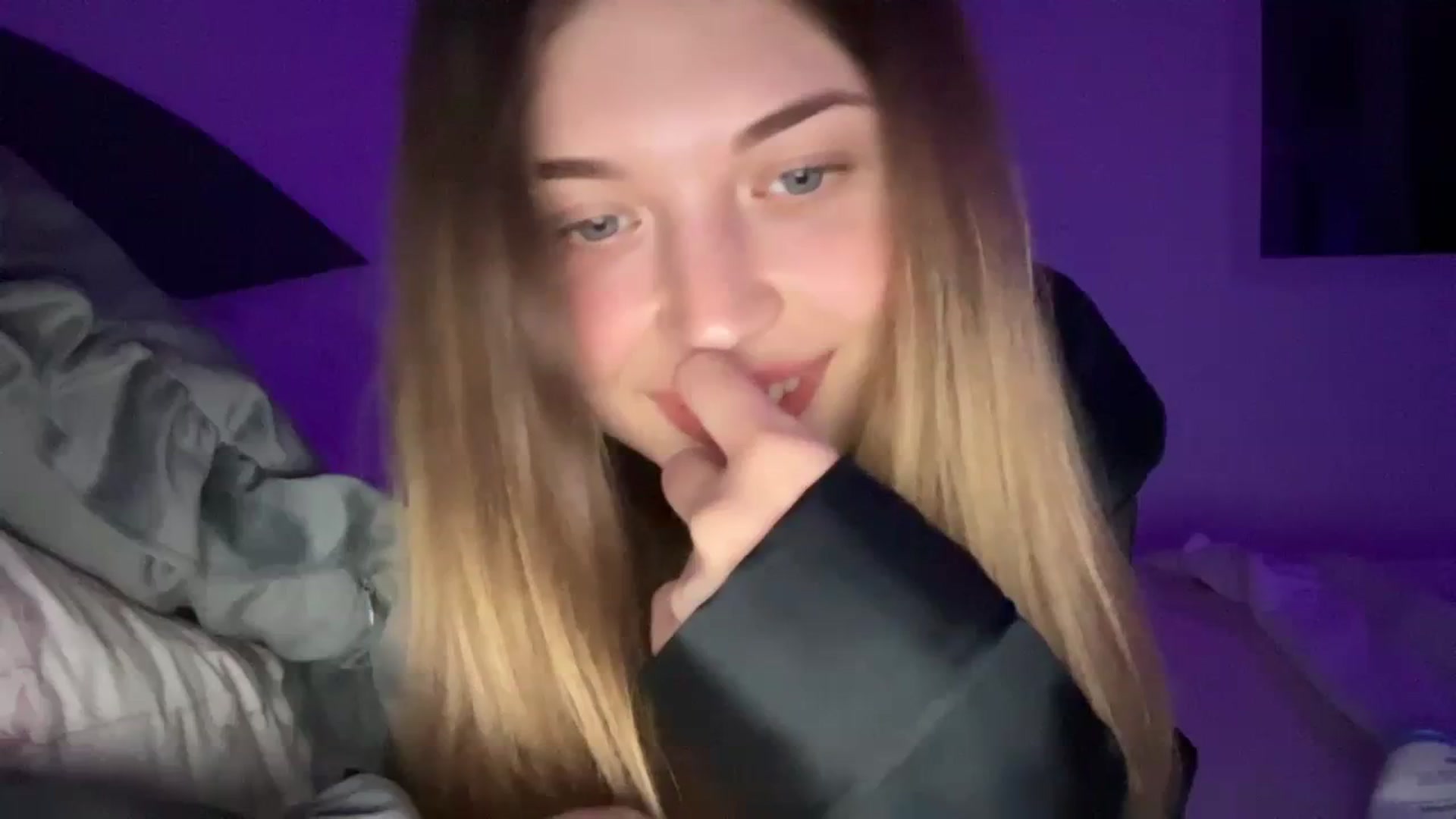 Gallery image thumbnail from Coconut_dream's myfreecams stream on, 08/09/2023, 20:25 image 20 of 20