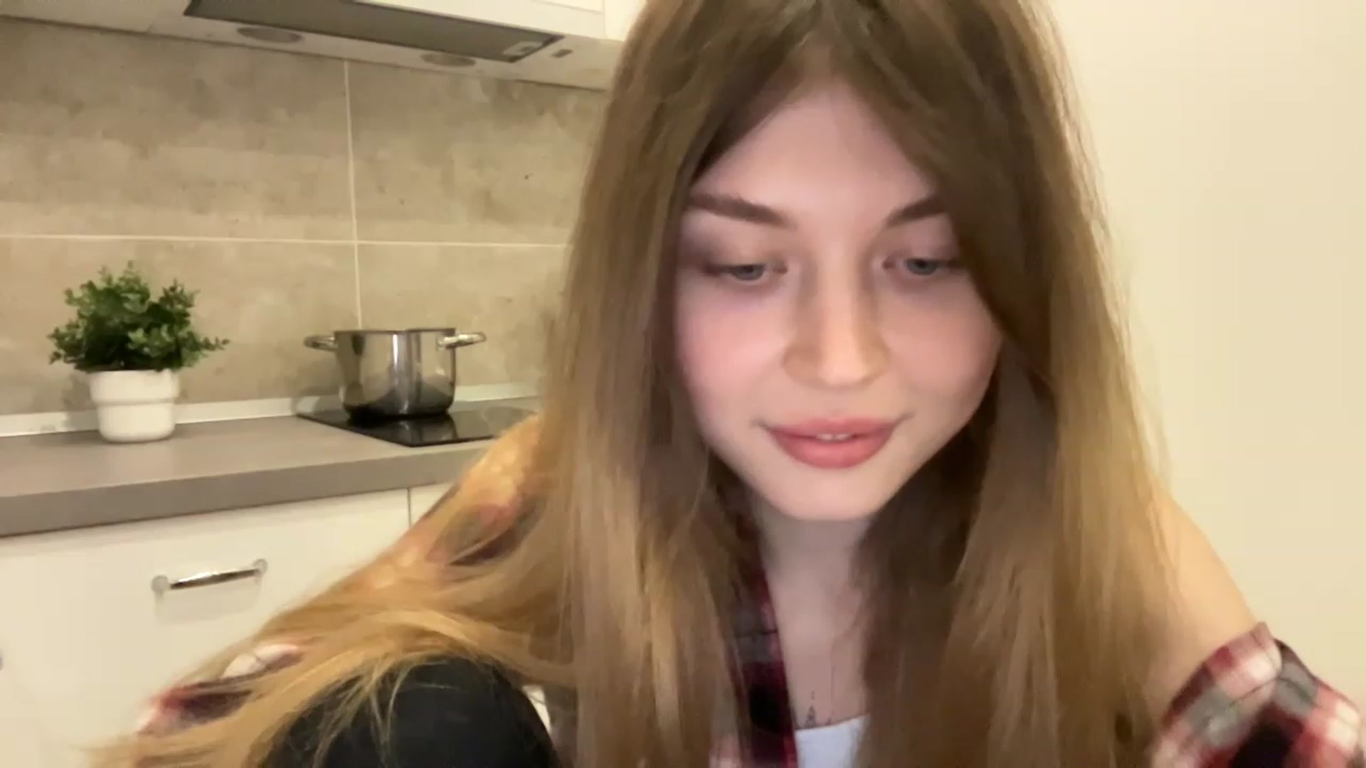 Gallery image thumbnail from Coconut_dream's myfreecams stream on, 08/10/2023, 17:52 image 16 of 20