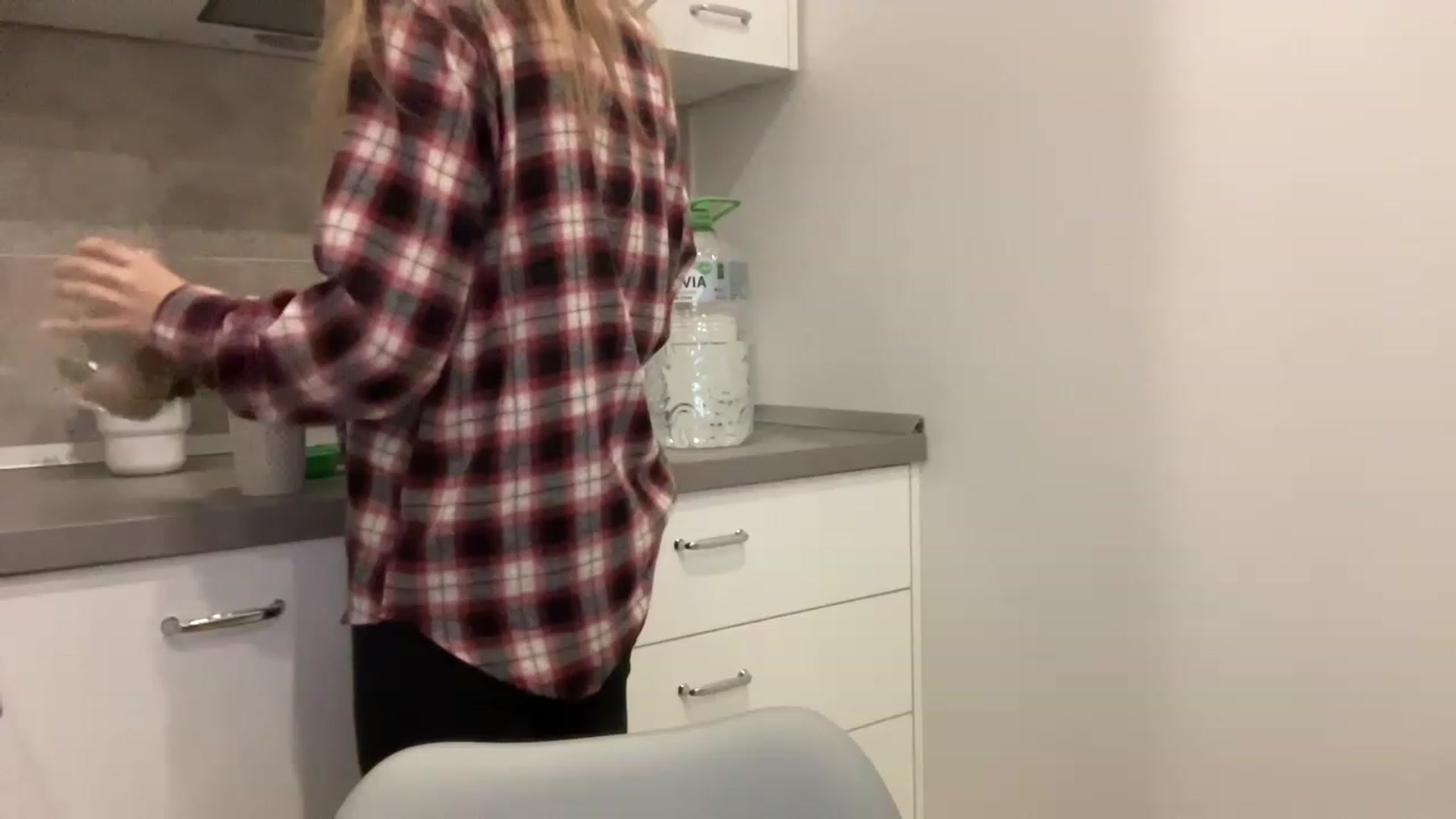 Gallery image thumbnail from Coconut_dream's myfreecams stream on, 08/10/2023, 17:52 image 17 of 20