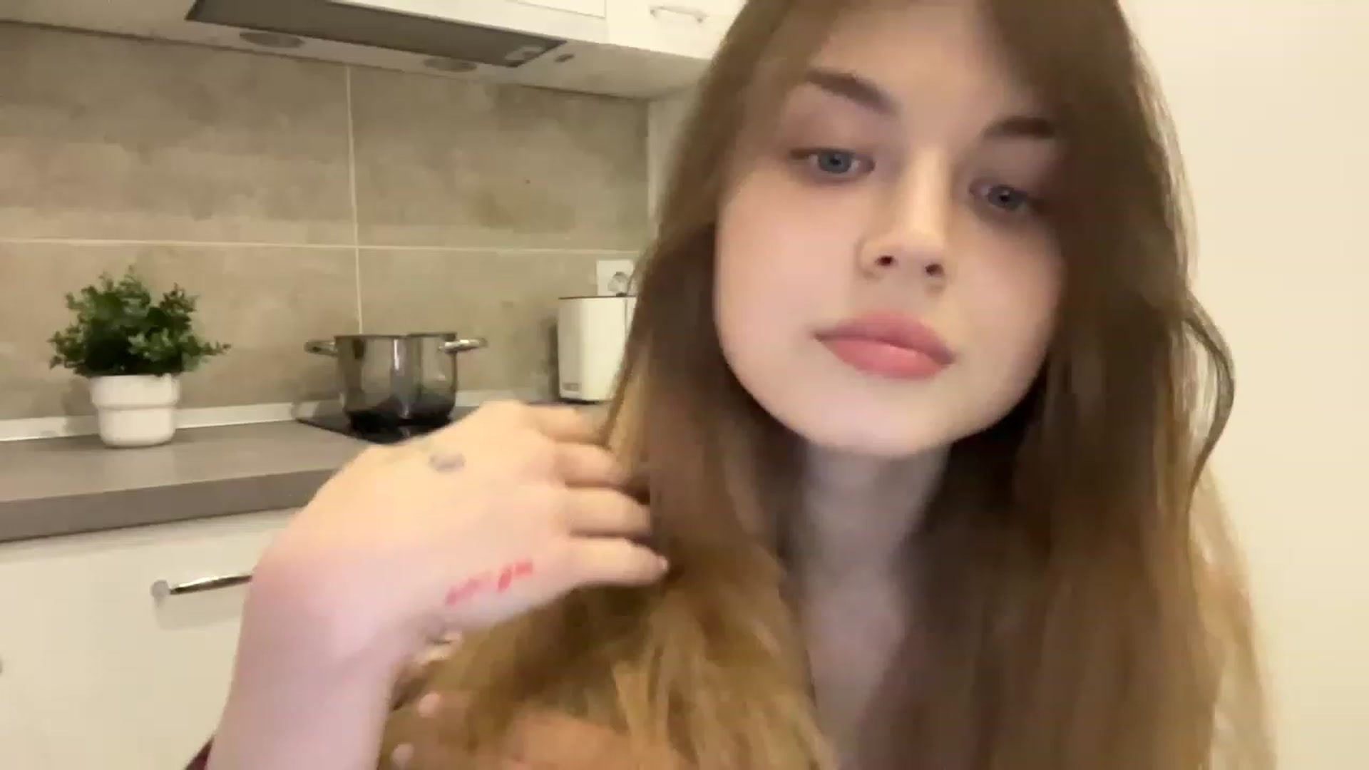 Gallery image thumbnail from Coconut_dream's myfreecams stream on, 08/10/2023, 17:52 image 13 of 20