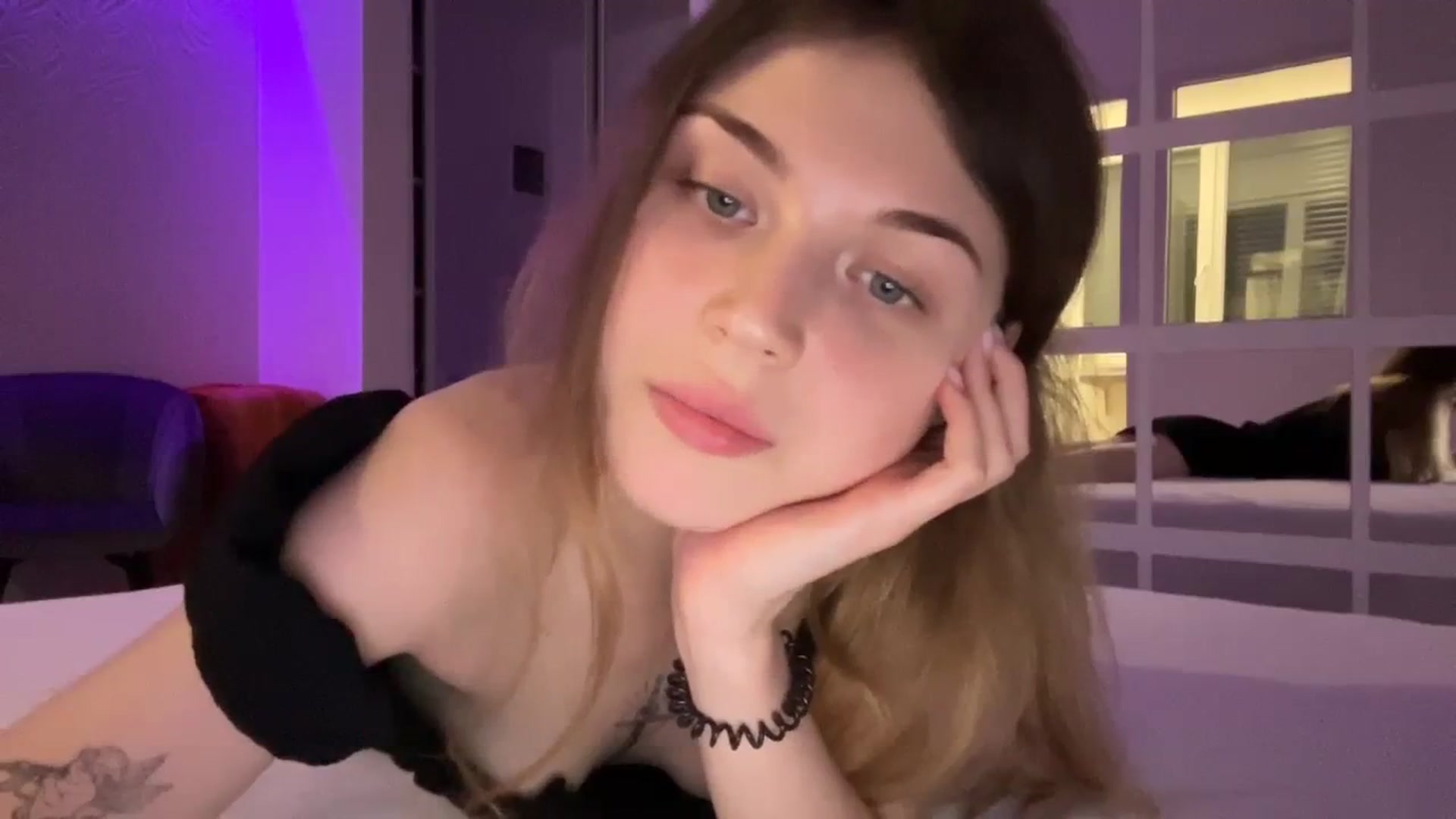 Gallery image thumbnail from Coconut_dream's myfreecams stream on, 08/11/2023, 16:31 image 18 of 20