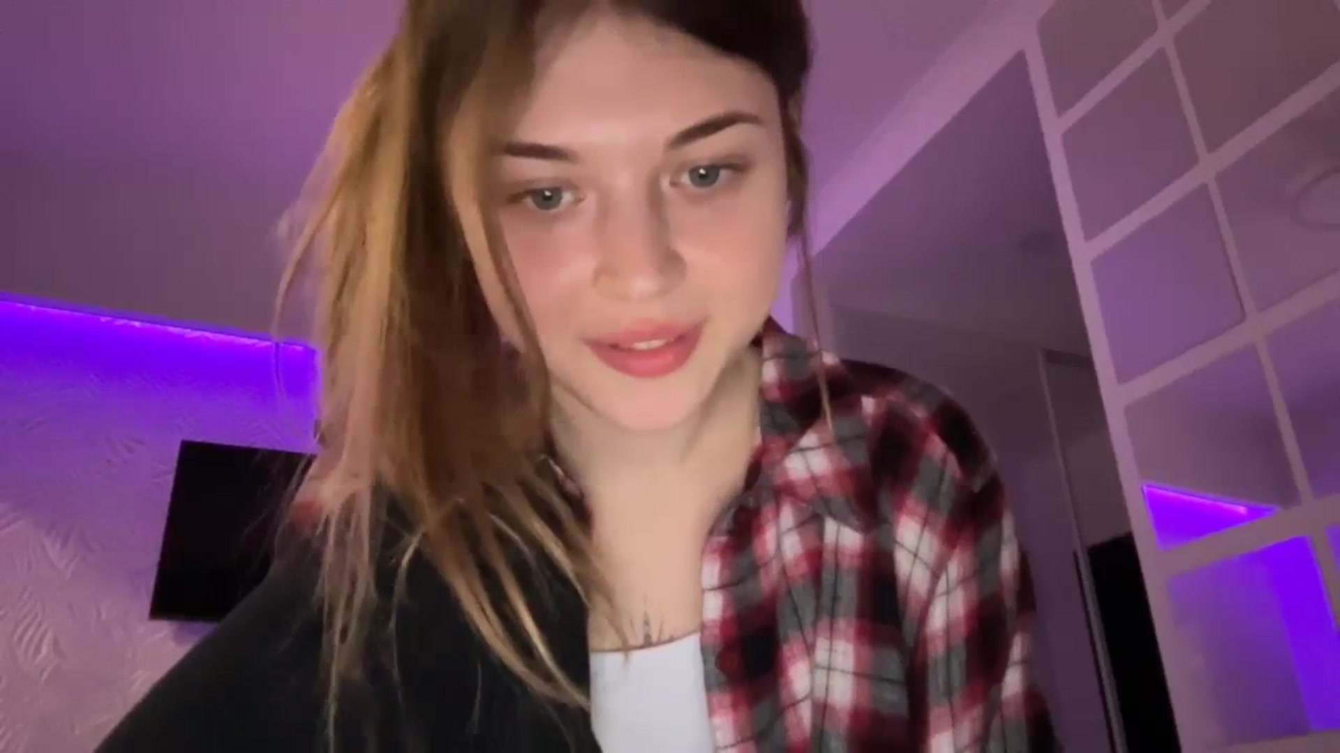 Gallery image thumbnail from Coconut_dream's myfreecams stream on, 08/13/2023, 13:28 image 4 of 20
