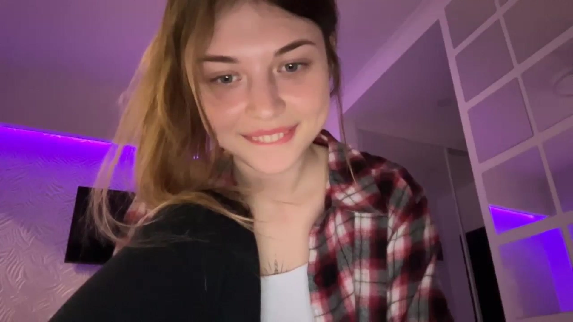 Gallery image thumbnail from Coconut_dream's myfreecams stream on, 08/13/2023, 13:28 image 11 of 20