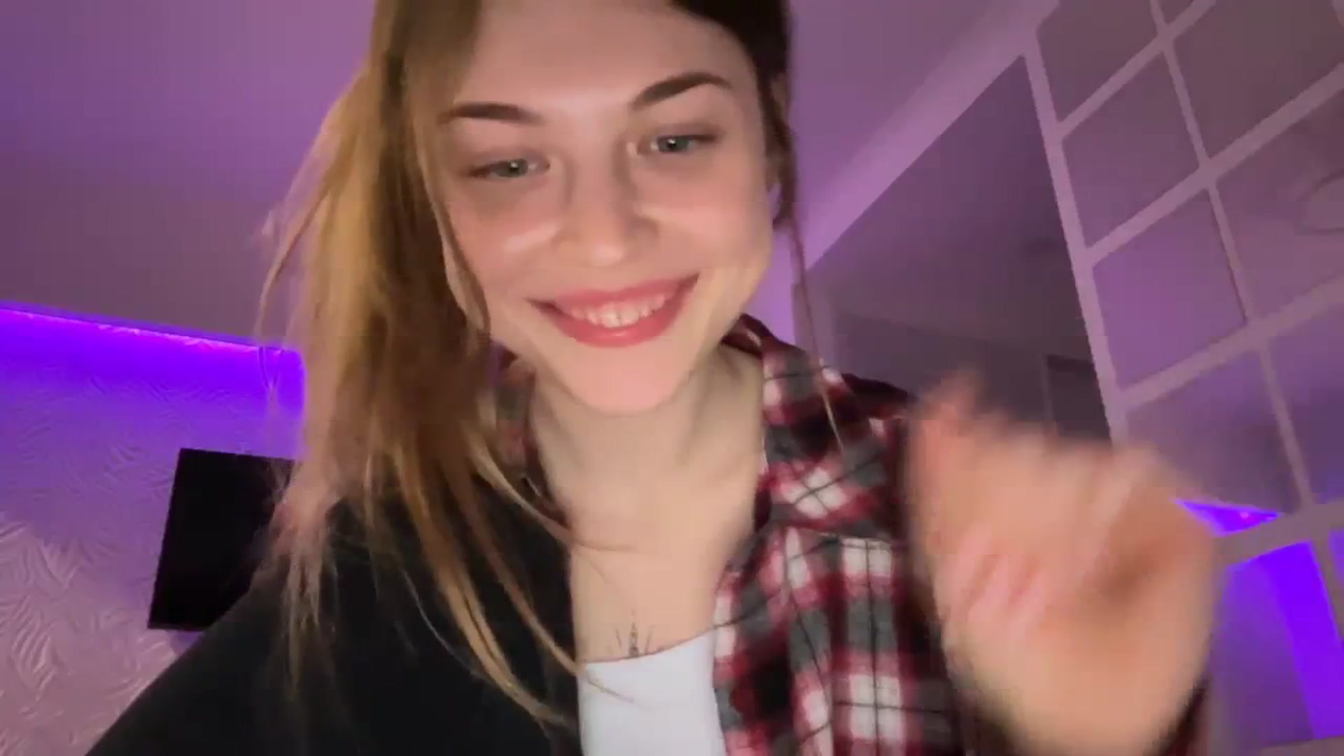 Gallery image thumbnail from Coconut_dream's myfreecams stream on, 08/13/2023, 13:28 image 14 of 20